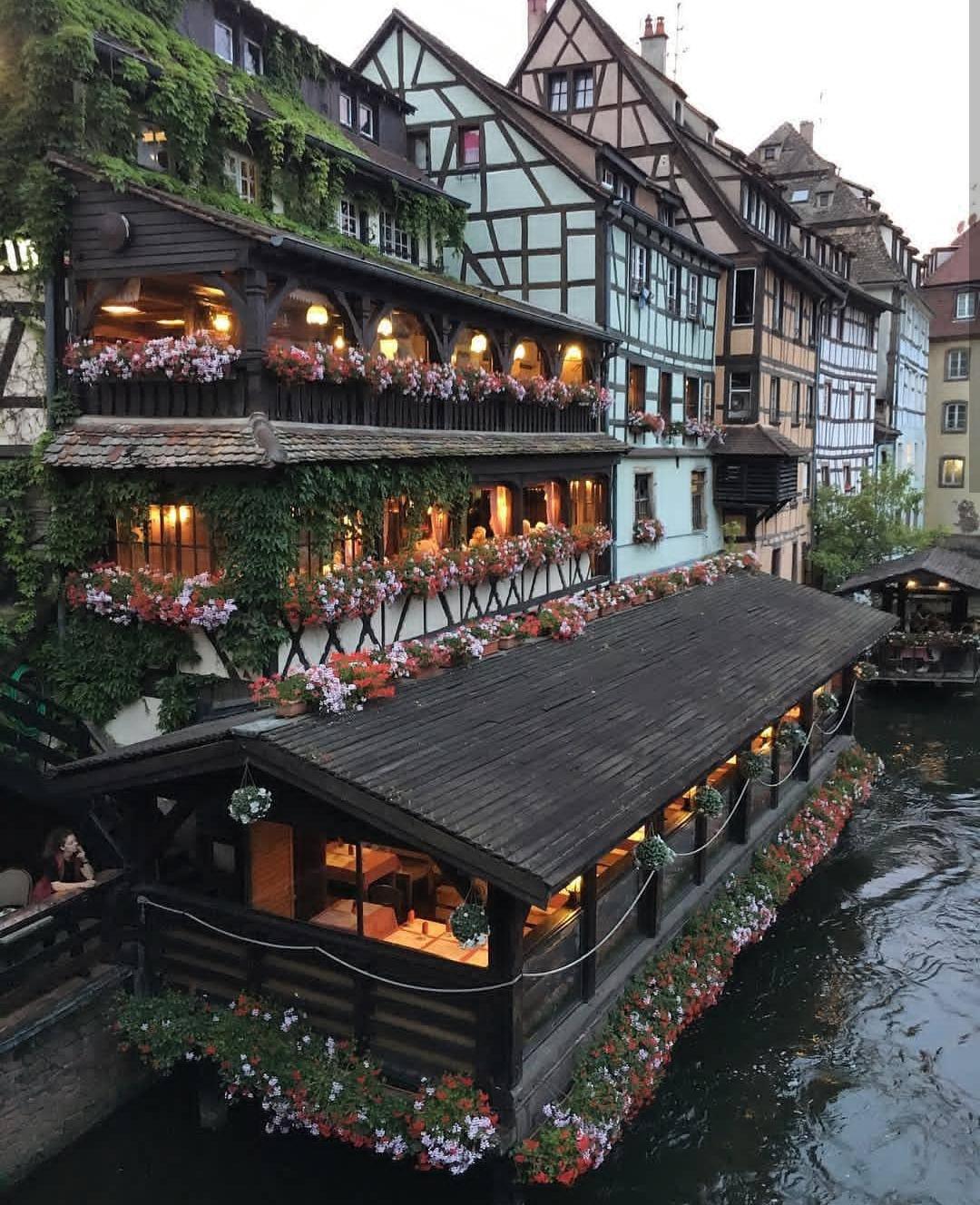 Strasbourg, France 📸 Courtesy suleaslaner r/CozyPlaces