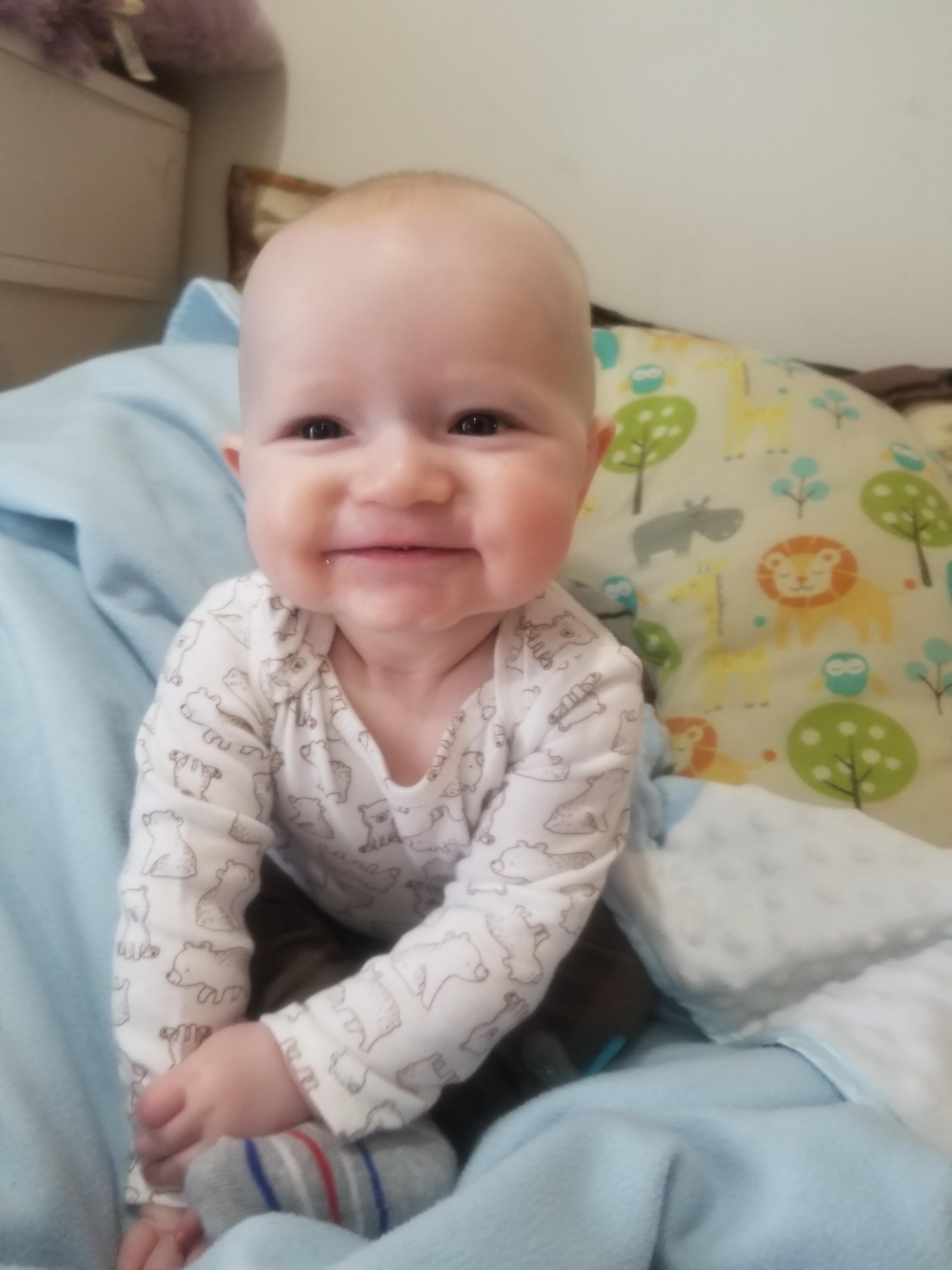 6 months and rocking it 💙 r/babies