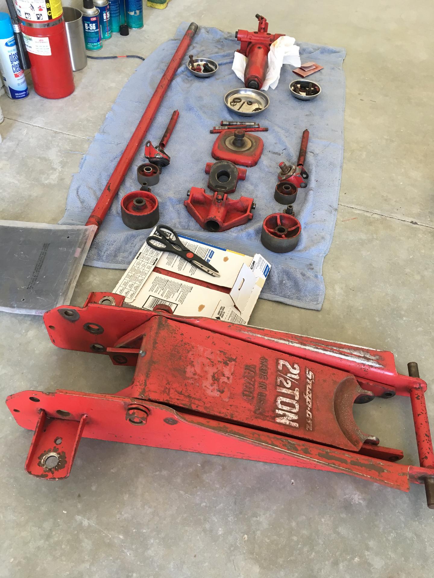 Cleaned and Disassembled Snapon hydraulic jack r/knolling