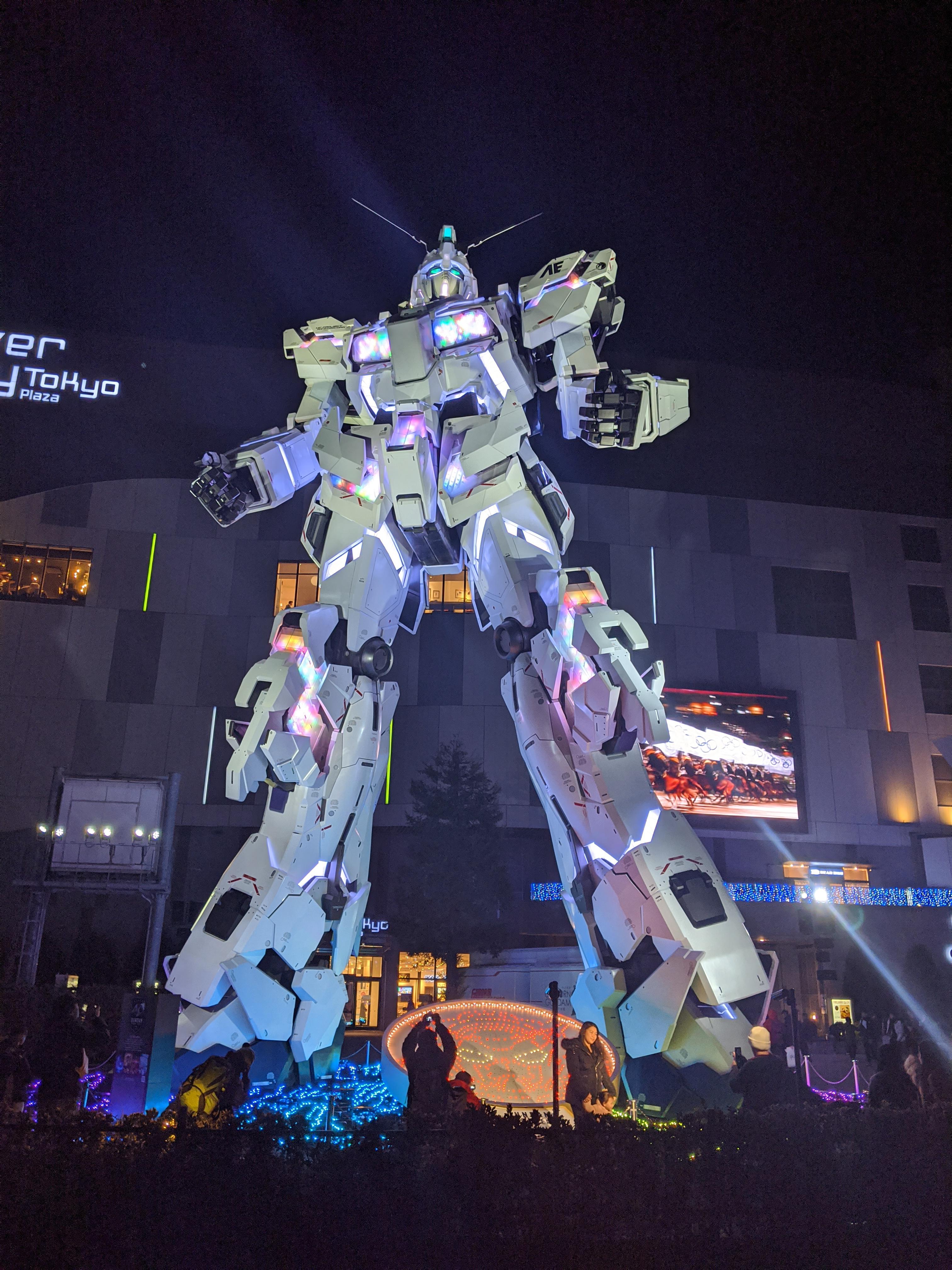 Gundam Unicorn statue at Odaiba Diver City, Tokyo. [Dec '19] r/japanpics
