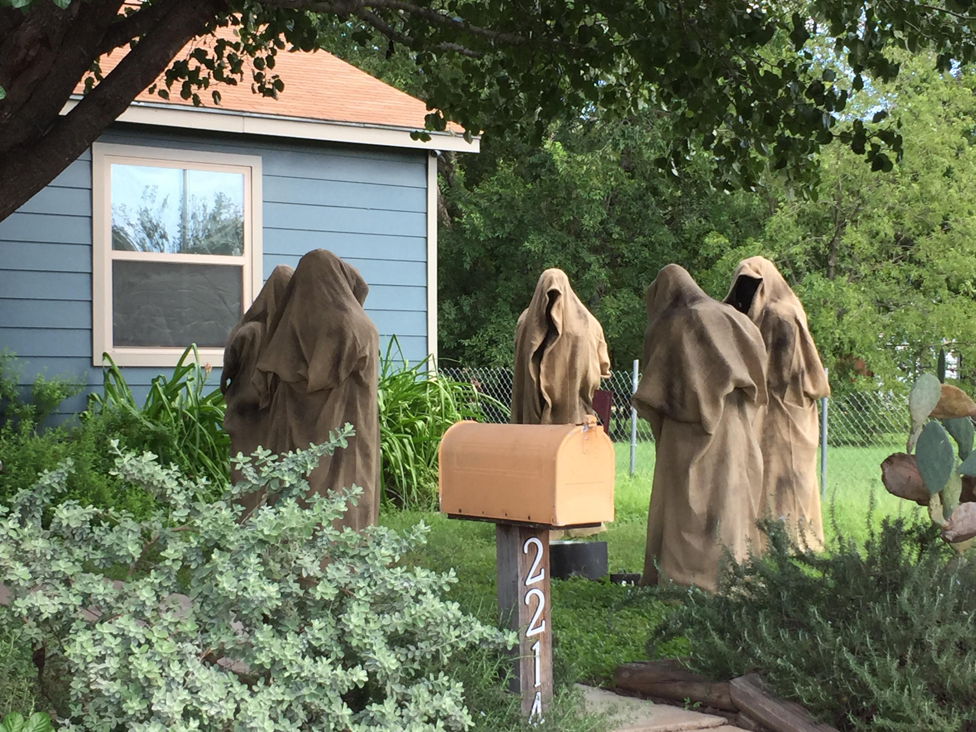 Some next level Halloween decor. r/Austin