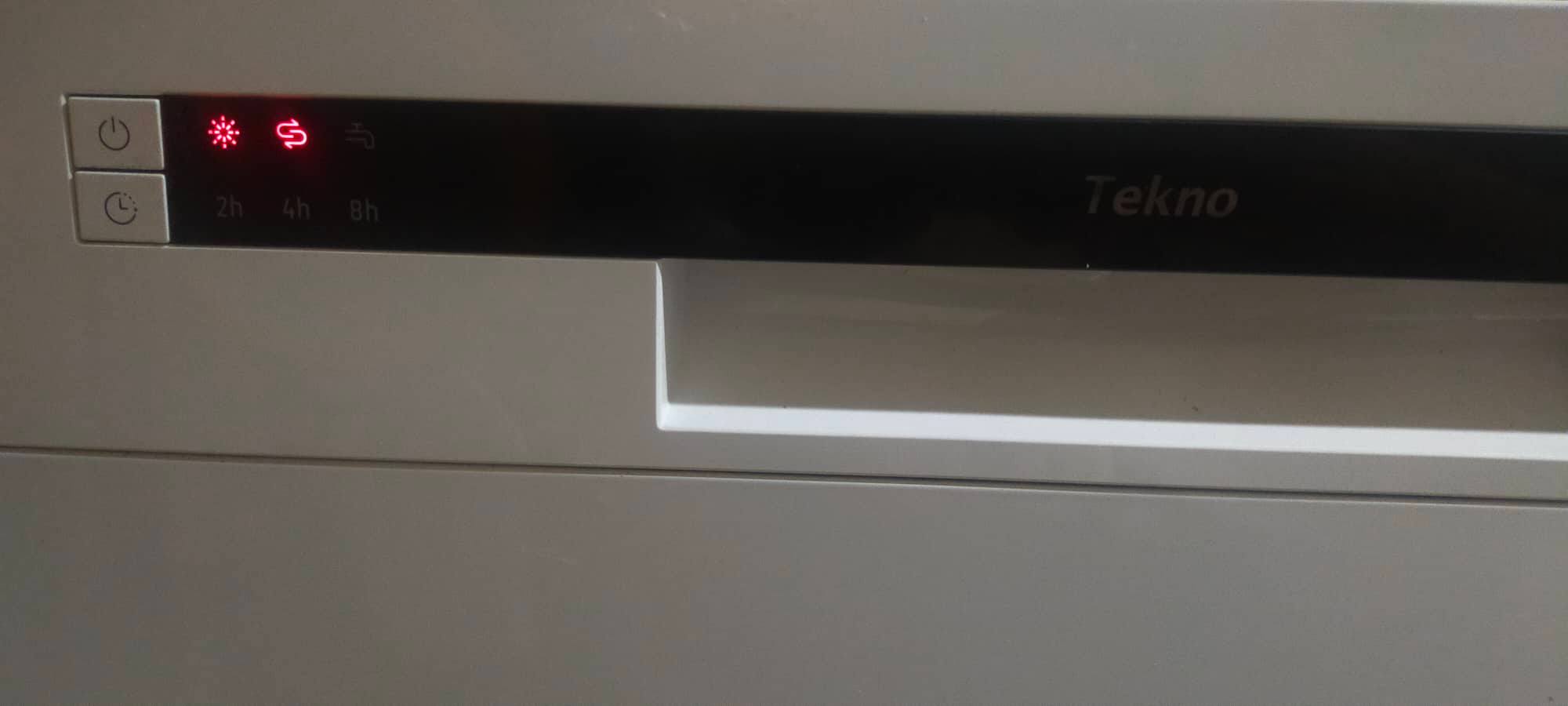 Does anyone know what the 2 red lights mean? the model is a Tekno TDW