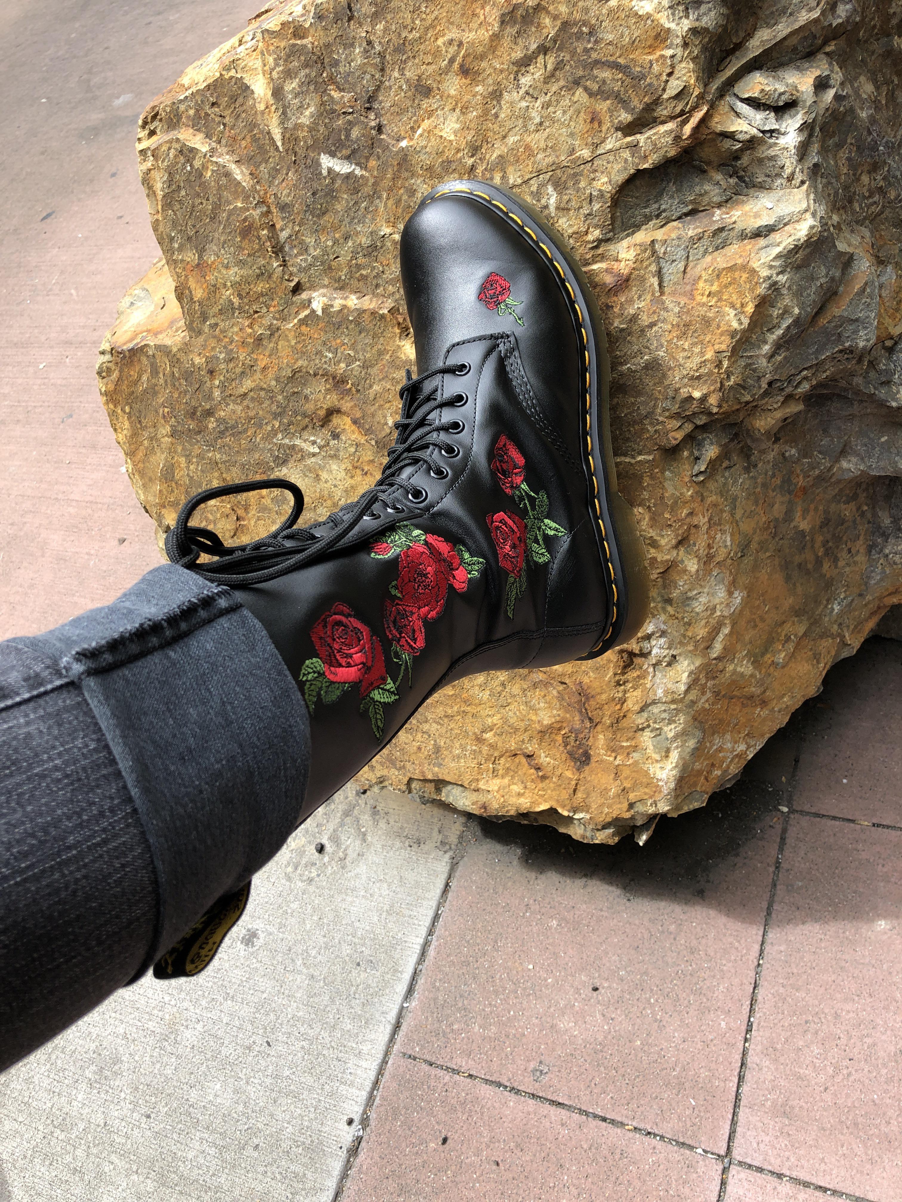 Just bought these beautiful Rose Embroidery Doc Martens today r/Shoes