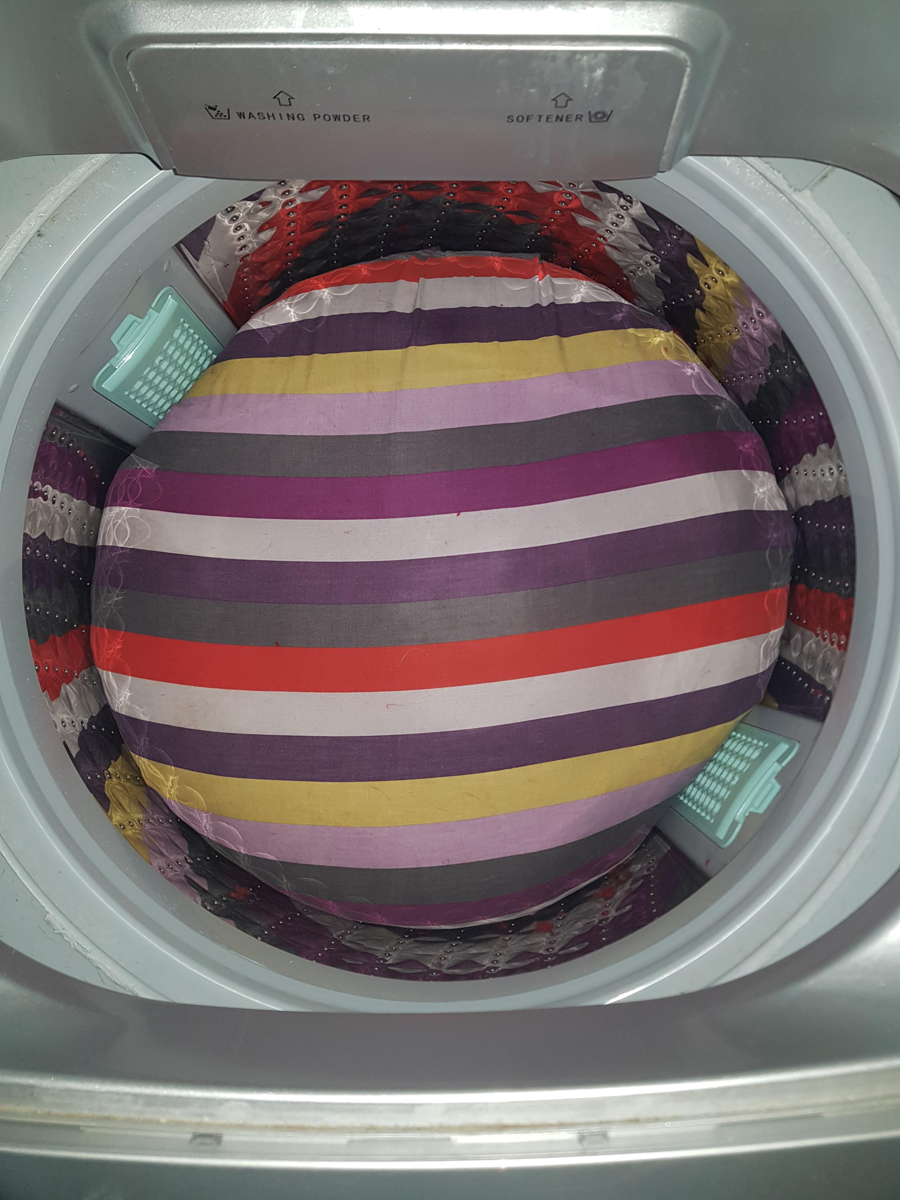 The way my duvet came of out the washing machine makes it looks perfectly circular r