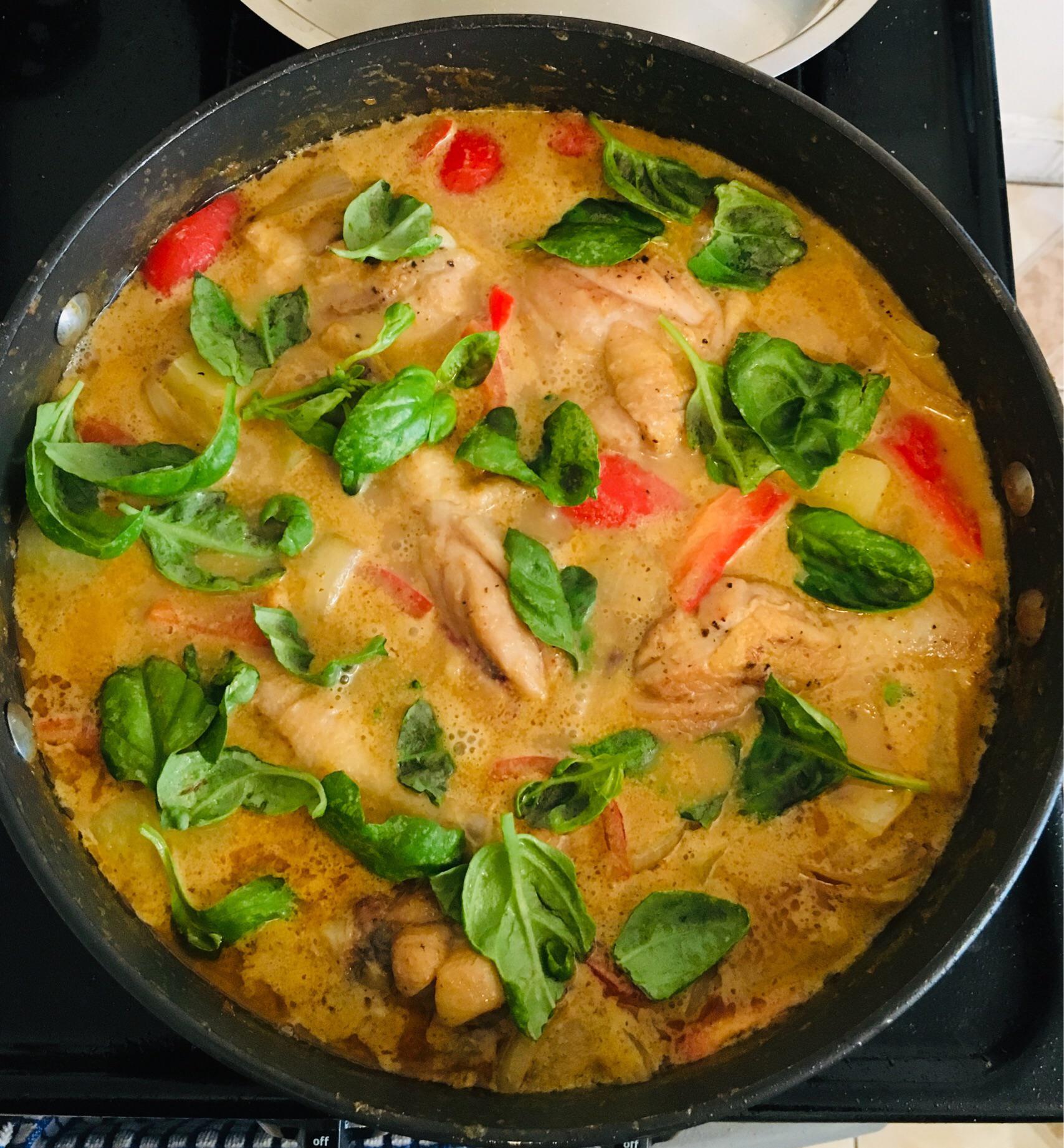 [Homemade] Yellow Curry Chicken r/food