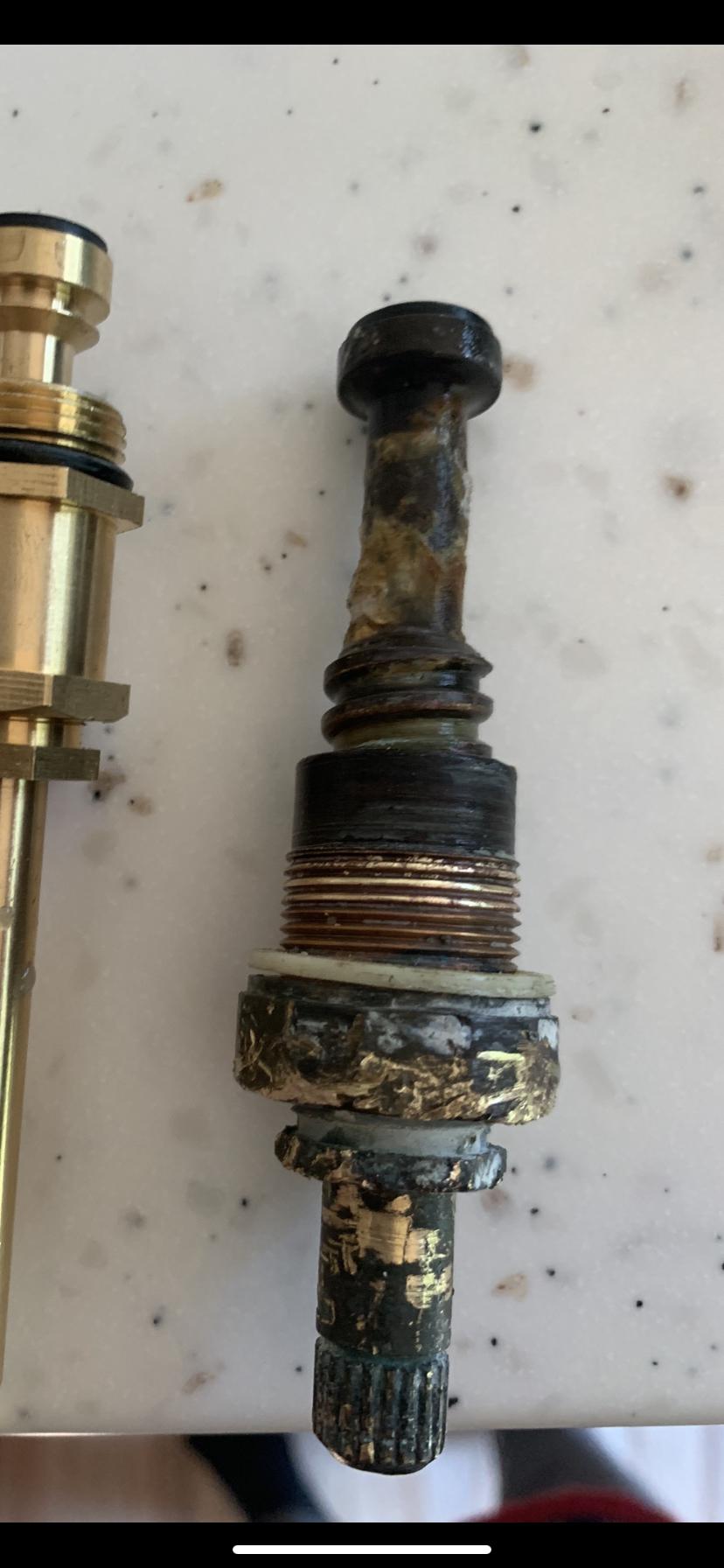 Help ID'ing old tub faucet stem? have tried finding a similar one