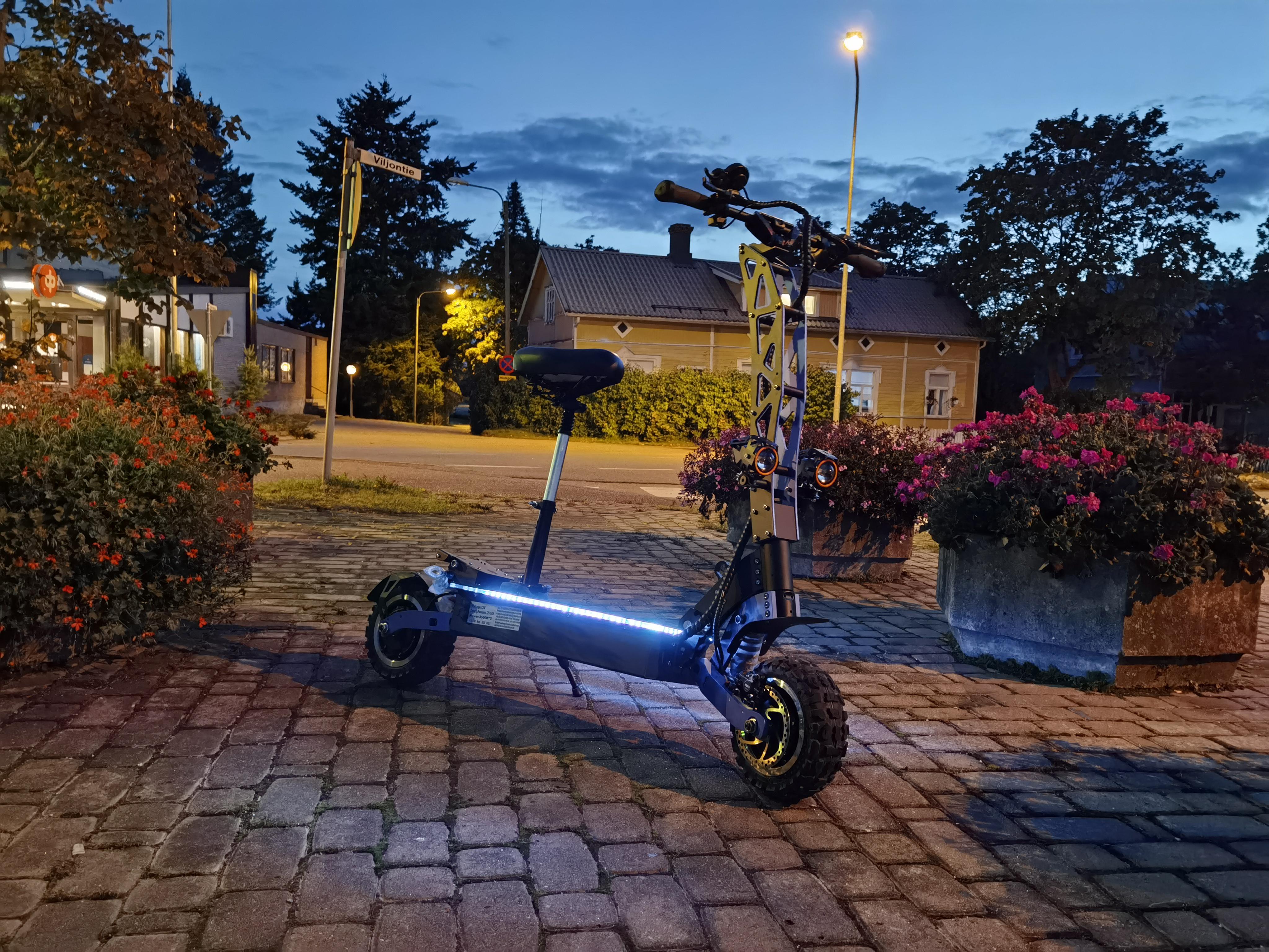 My 70mph scooter. Let's race if you dare 😎🤟🏻 r/ElectricScooters