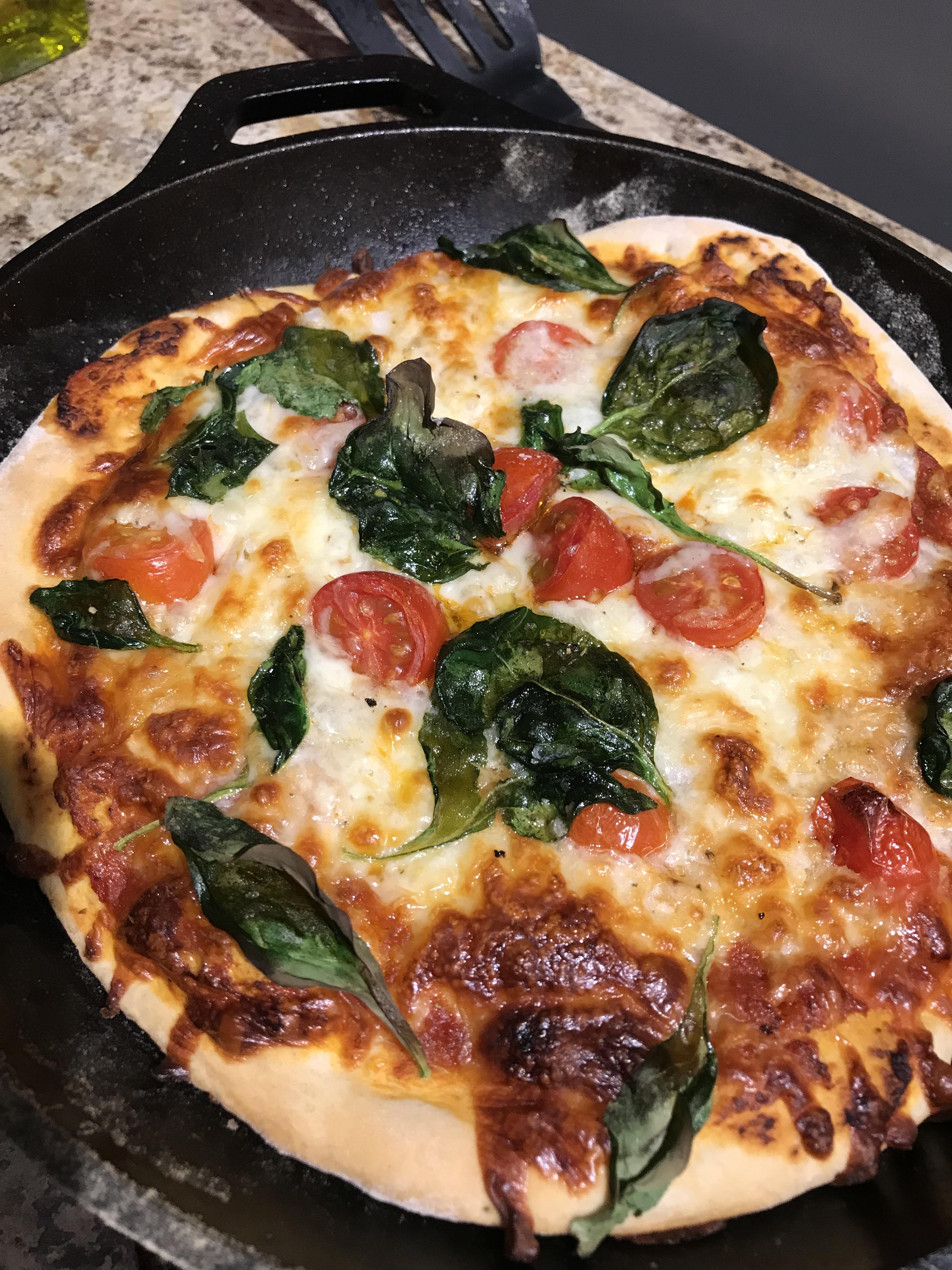 [homemade]Cast Iron Skillet Pizza r/Pizza