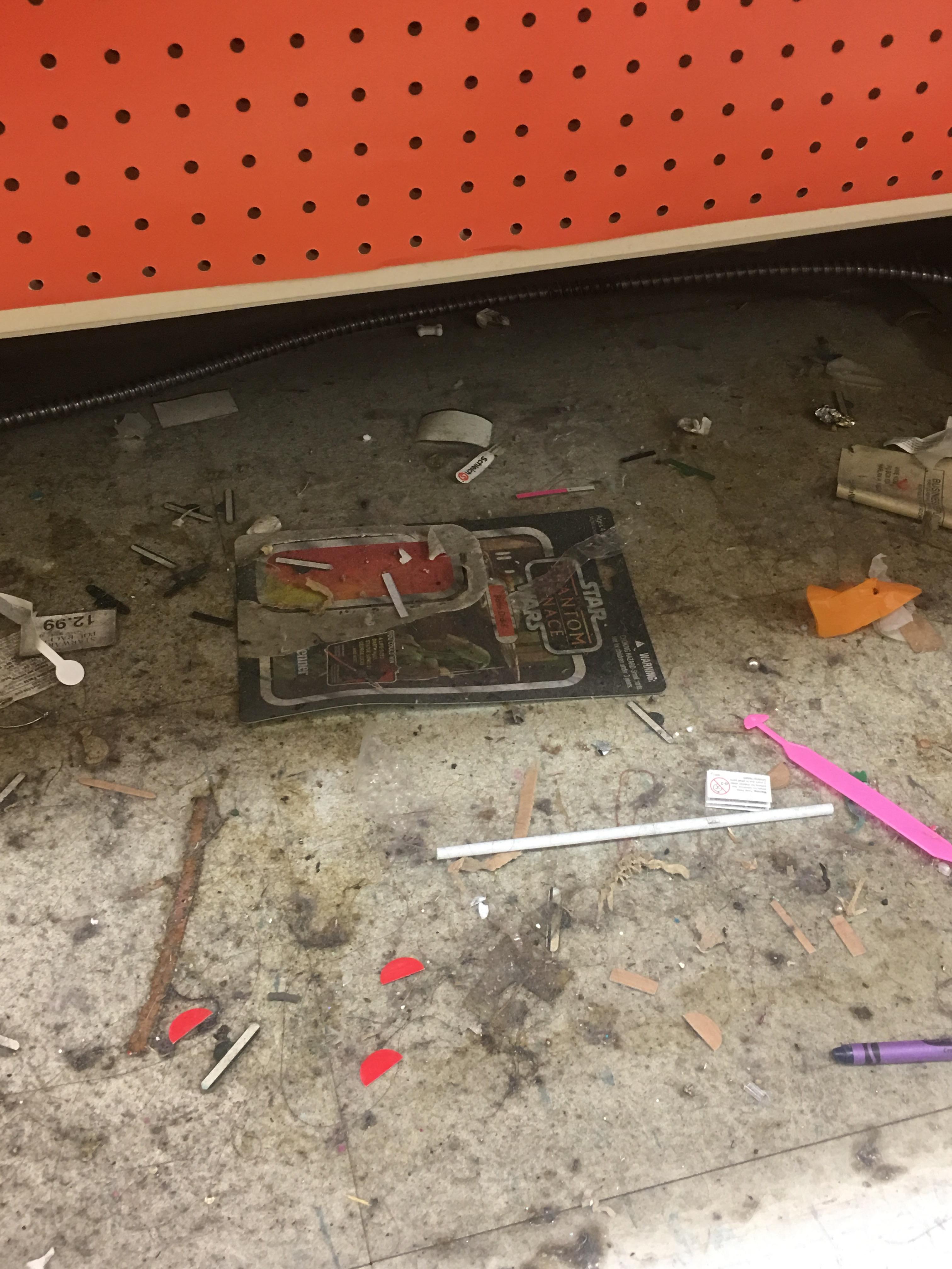 Final day of the Torrance CA TOYS R US. A place I’ve been going to for