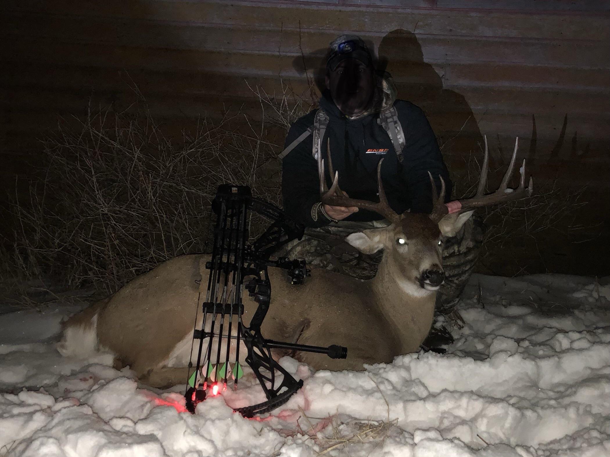3 days left of bow season and finally got it done. r/bowhunting