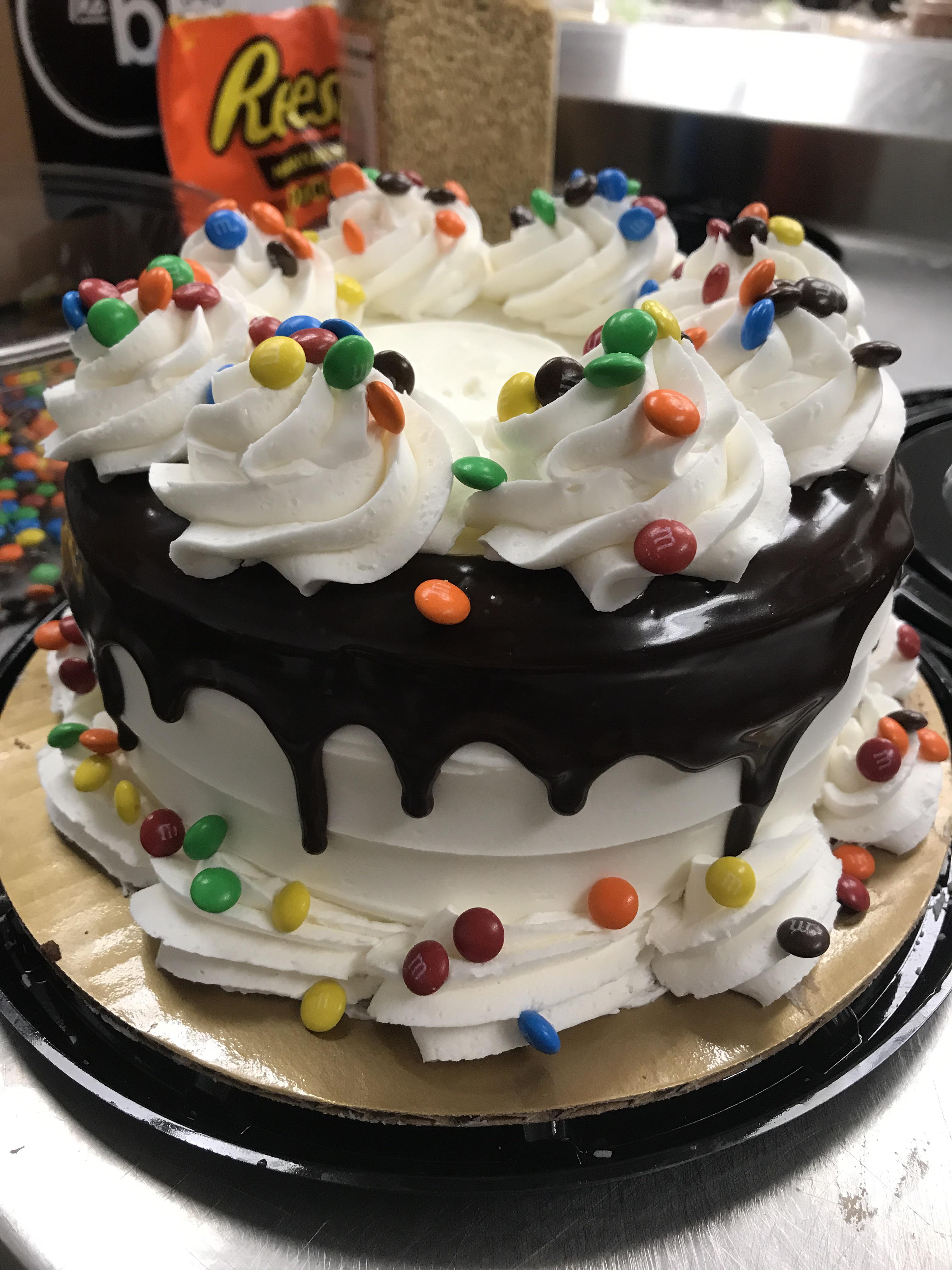 Shout out to all the other grocery store cake decorators here! 🥳 r