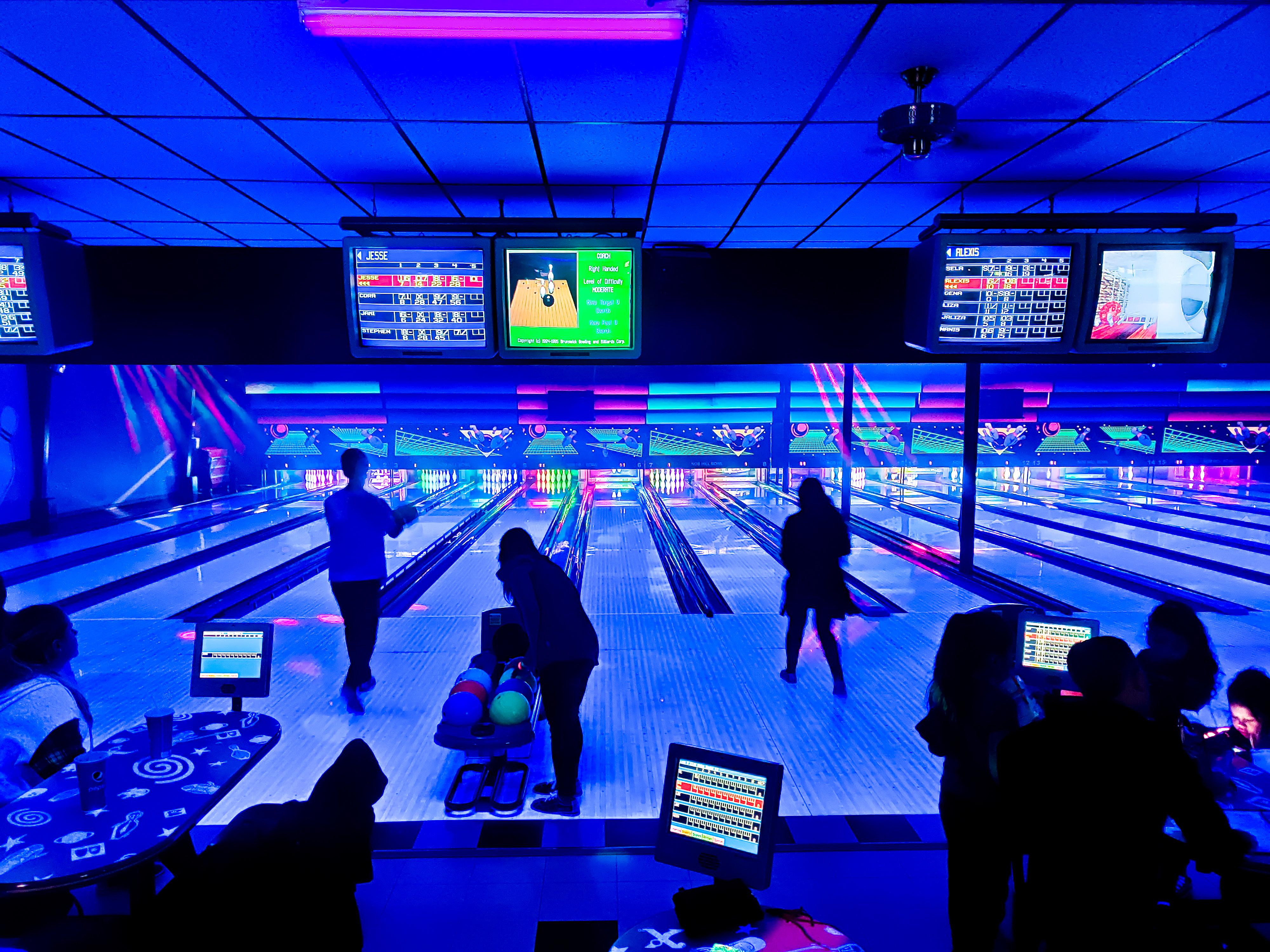 Nightscape Midnight Bowling r/oneplusphotos