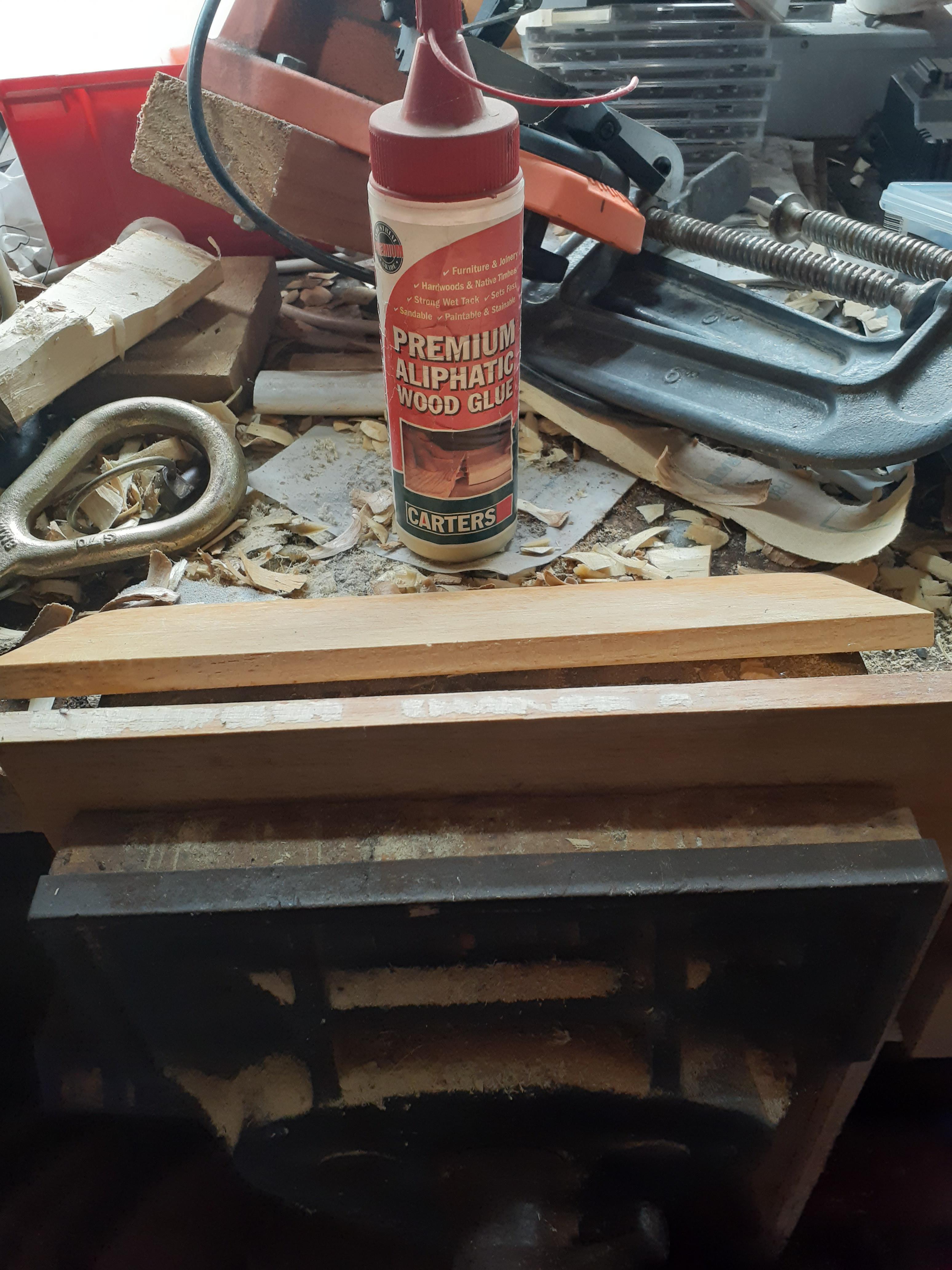 Would this wood glue be food safe? Chopping board split when touching