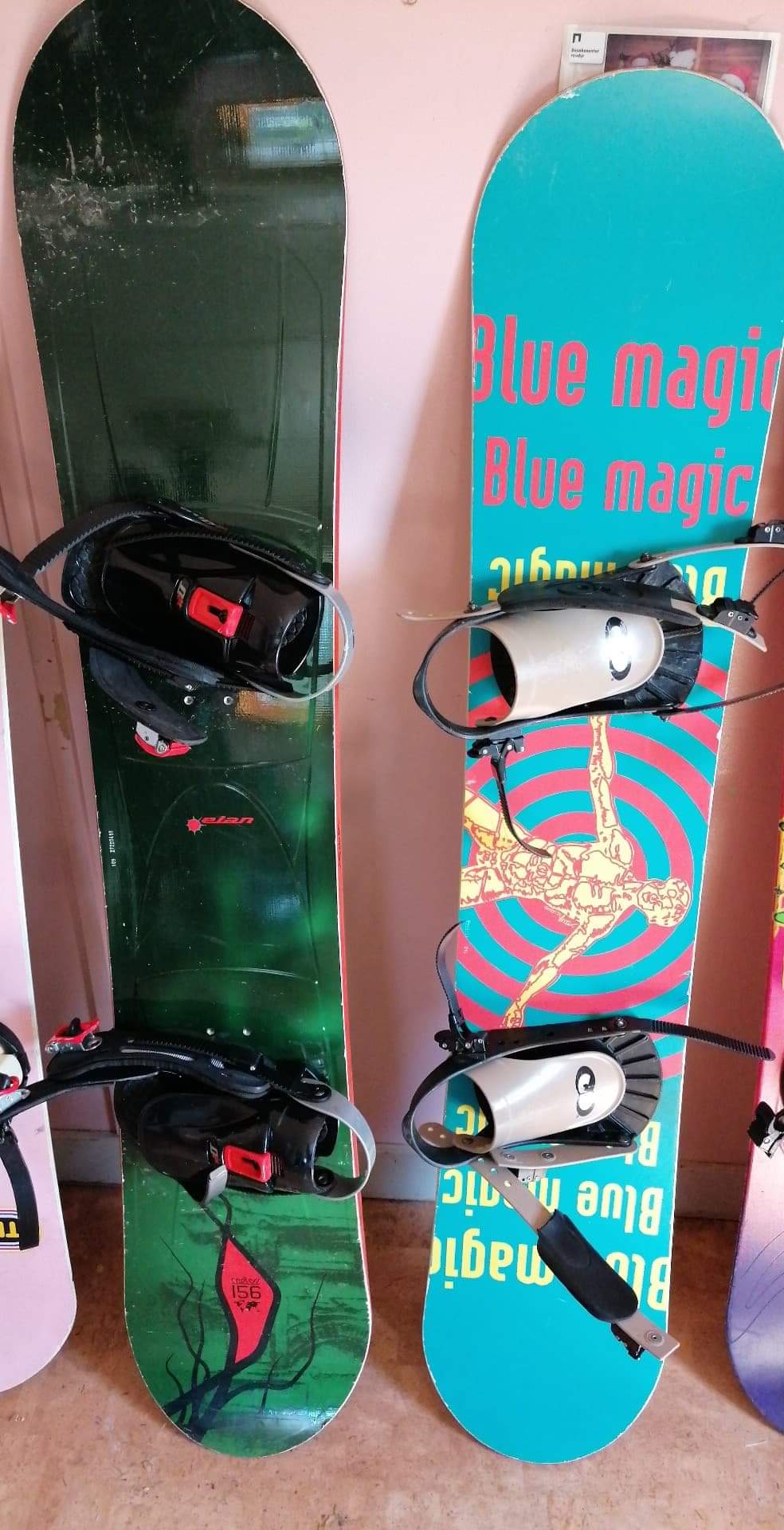 These are the rest of the vintage snowboards I found r/snowboarding