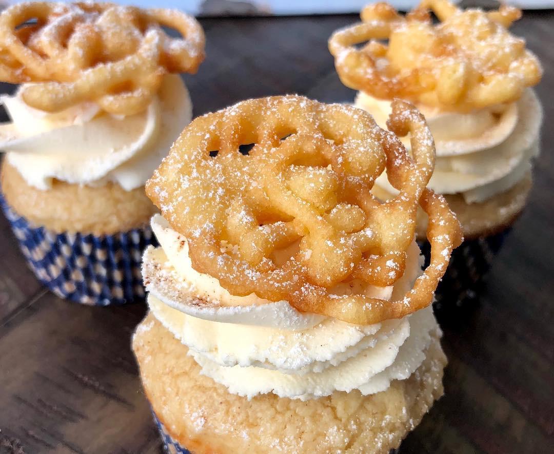 Homemade funnel cake cupcakes! r/Baking