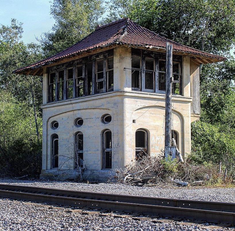 Abandoned Train Station in Pennsylvania [OC] r/urbanexploration