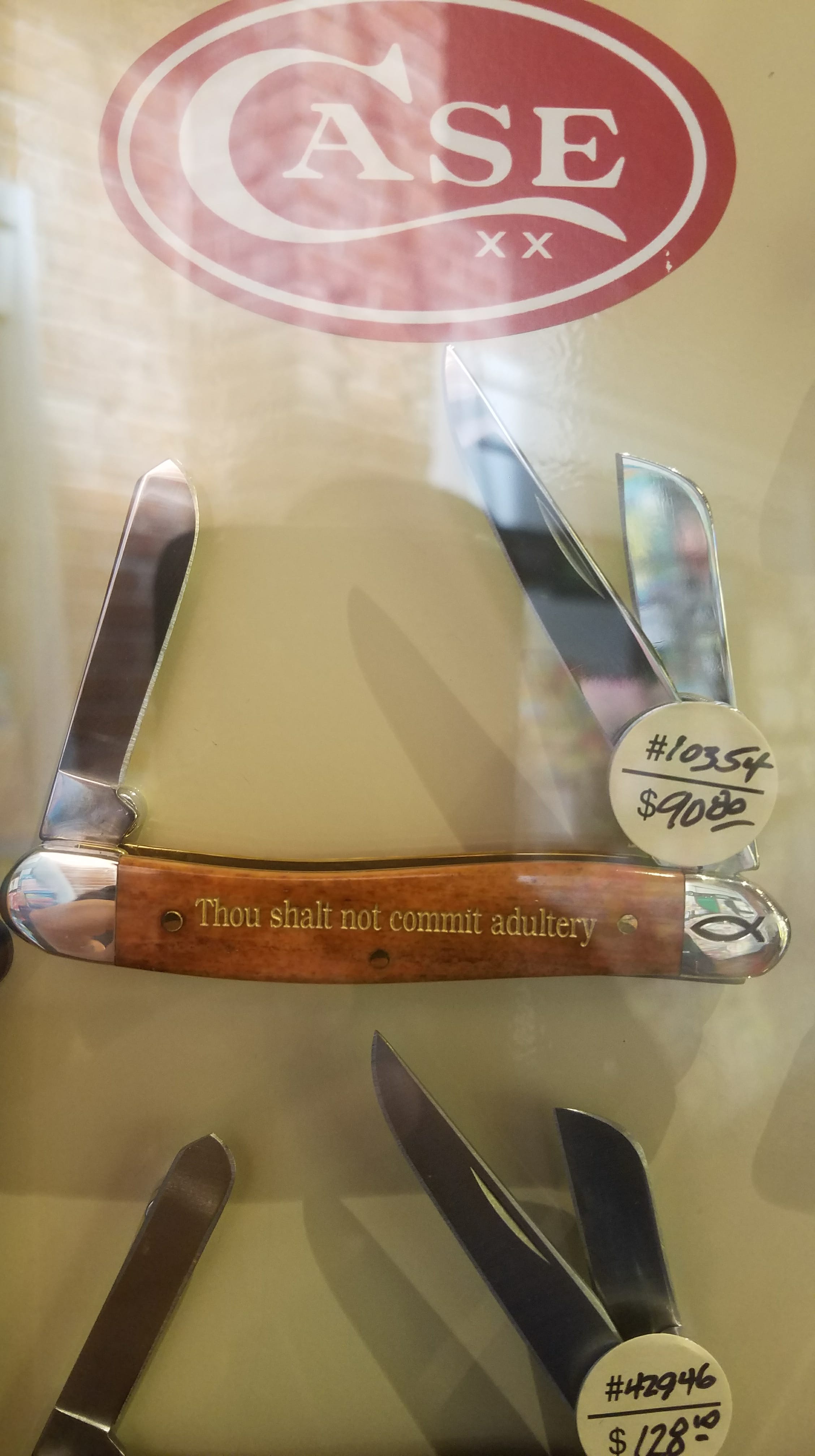 Not sure who this knife is marketed towards. r/knives