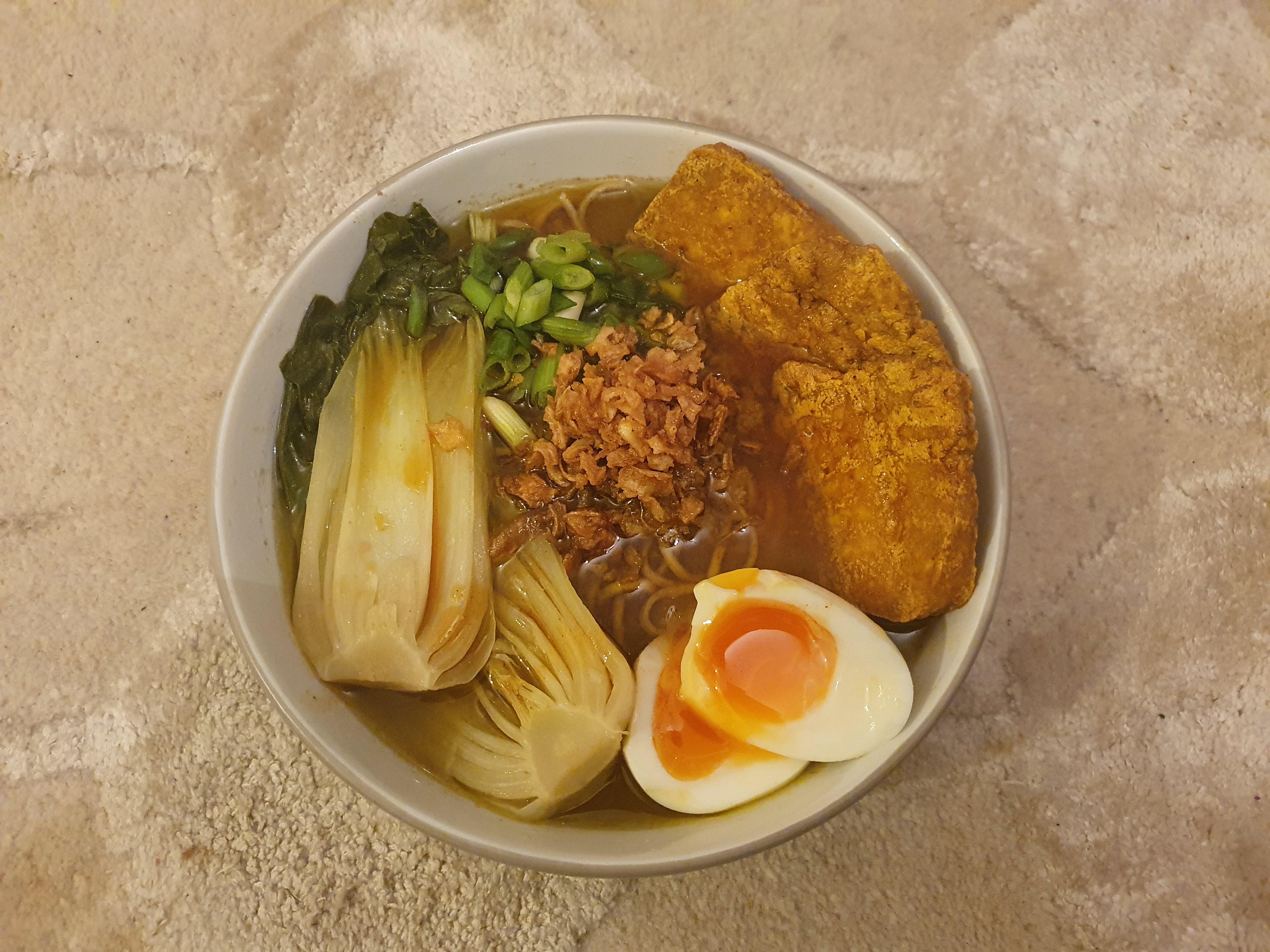 Tofu and bok choy chilli ramen r/FoodPorn