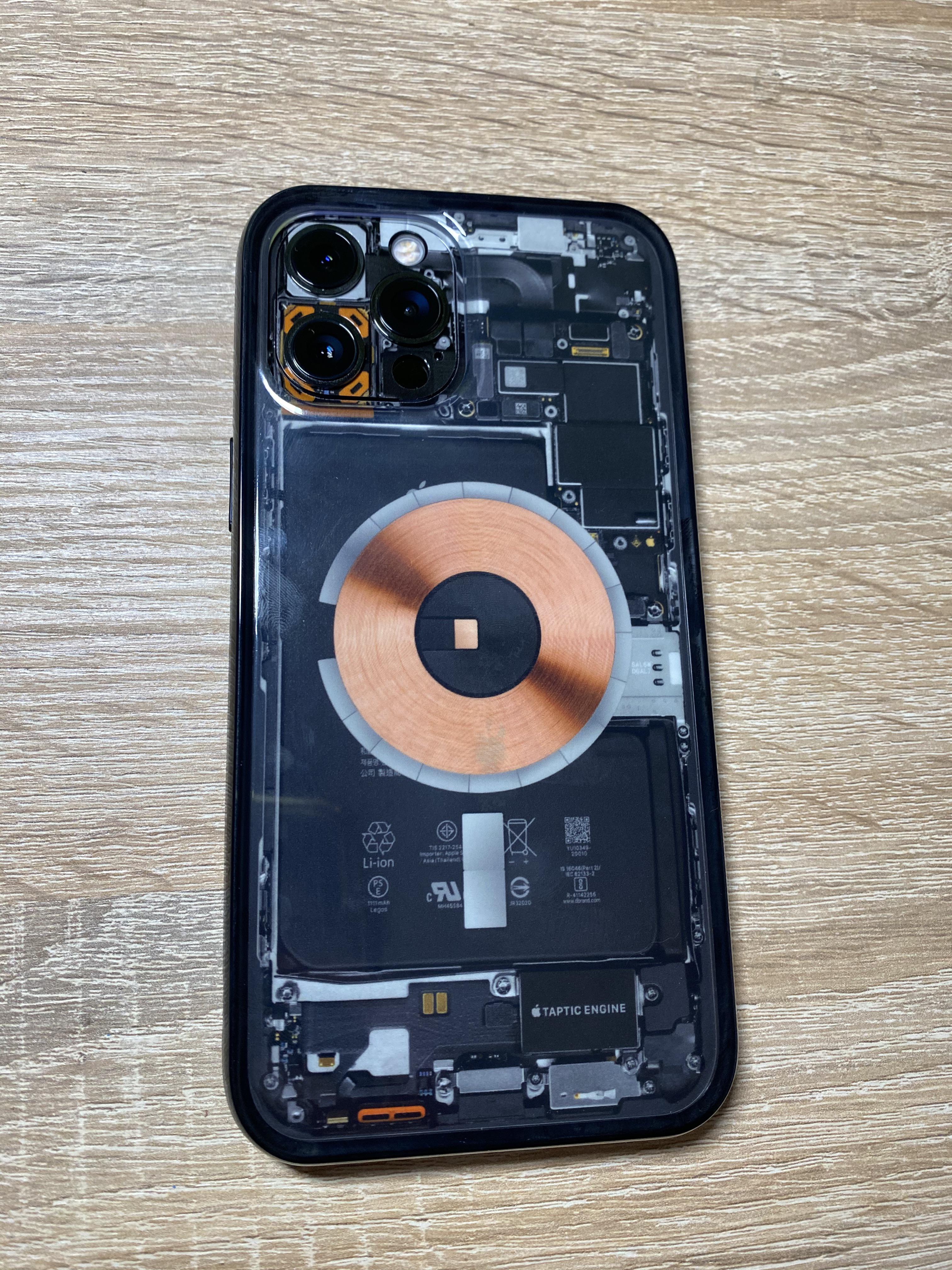 Here is the dbrand Teardown skin + Mous Clarity combo. r/dbrand