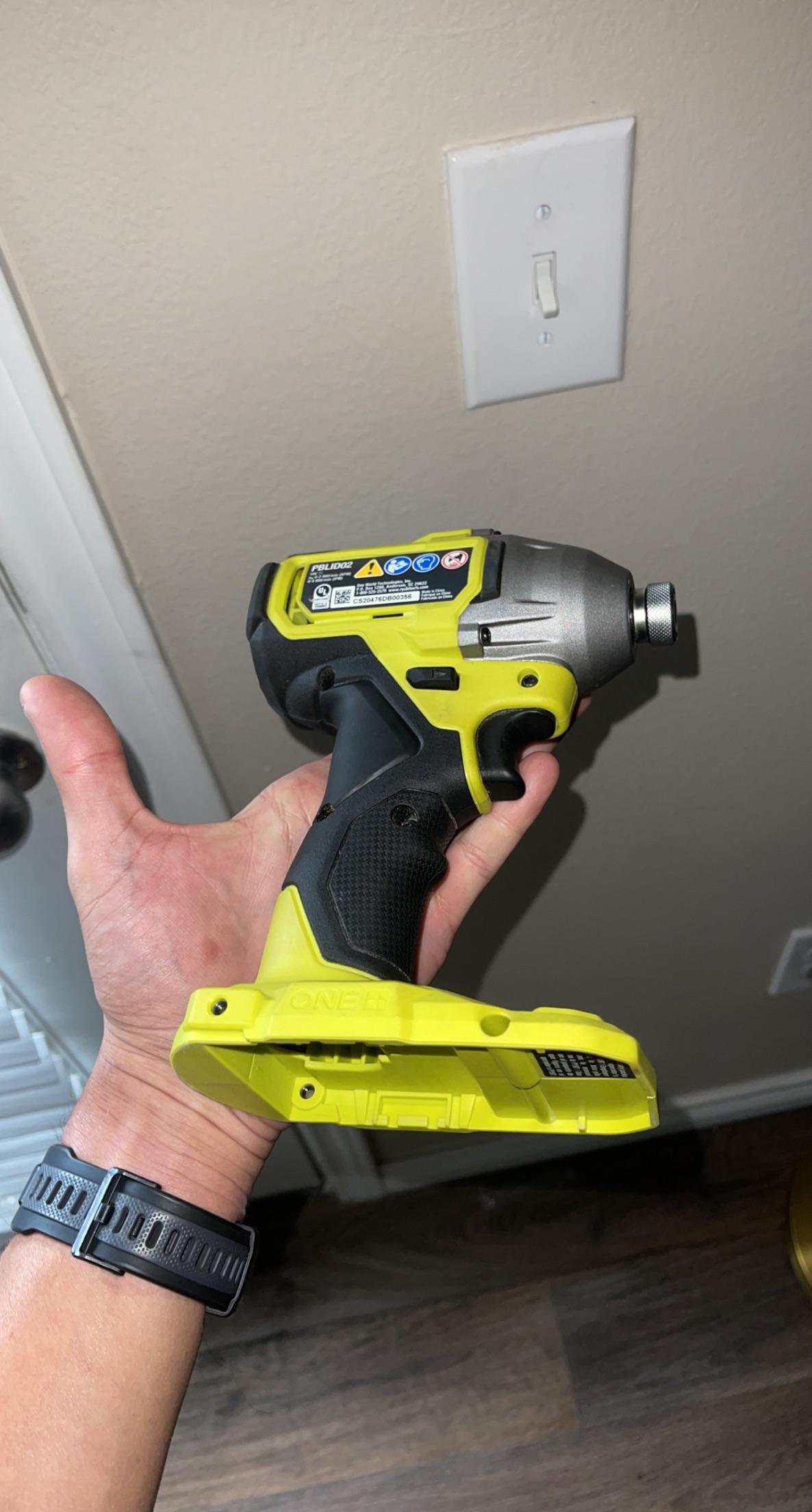 Just got this PBLID02. Why is there no smart battery contacts? r/ryobi