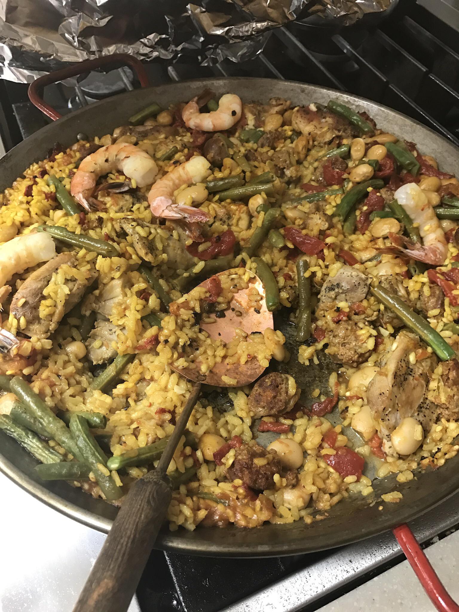 [Homemade] Paella cooked on the bbq! r/food