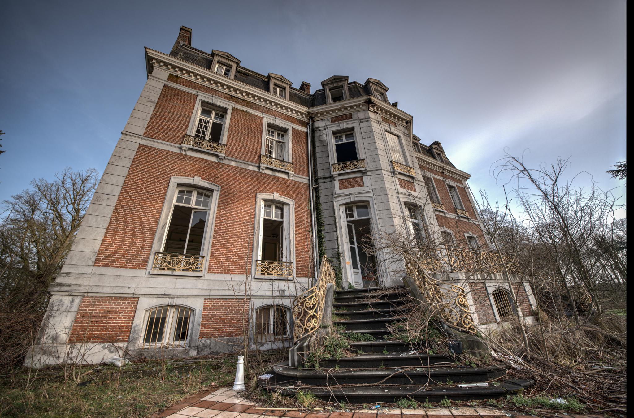 Abandoned chateau in Belgium really enjoyed getting to shoot this