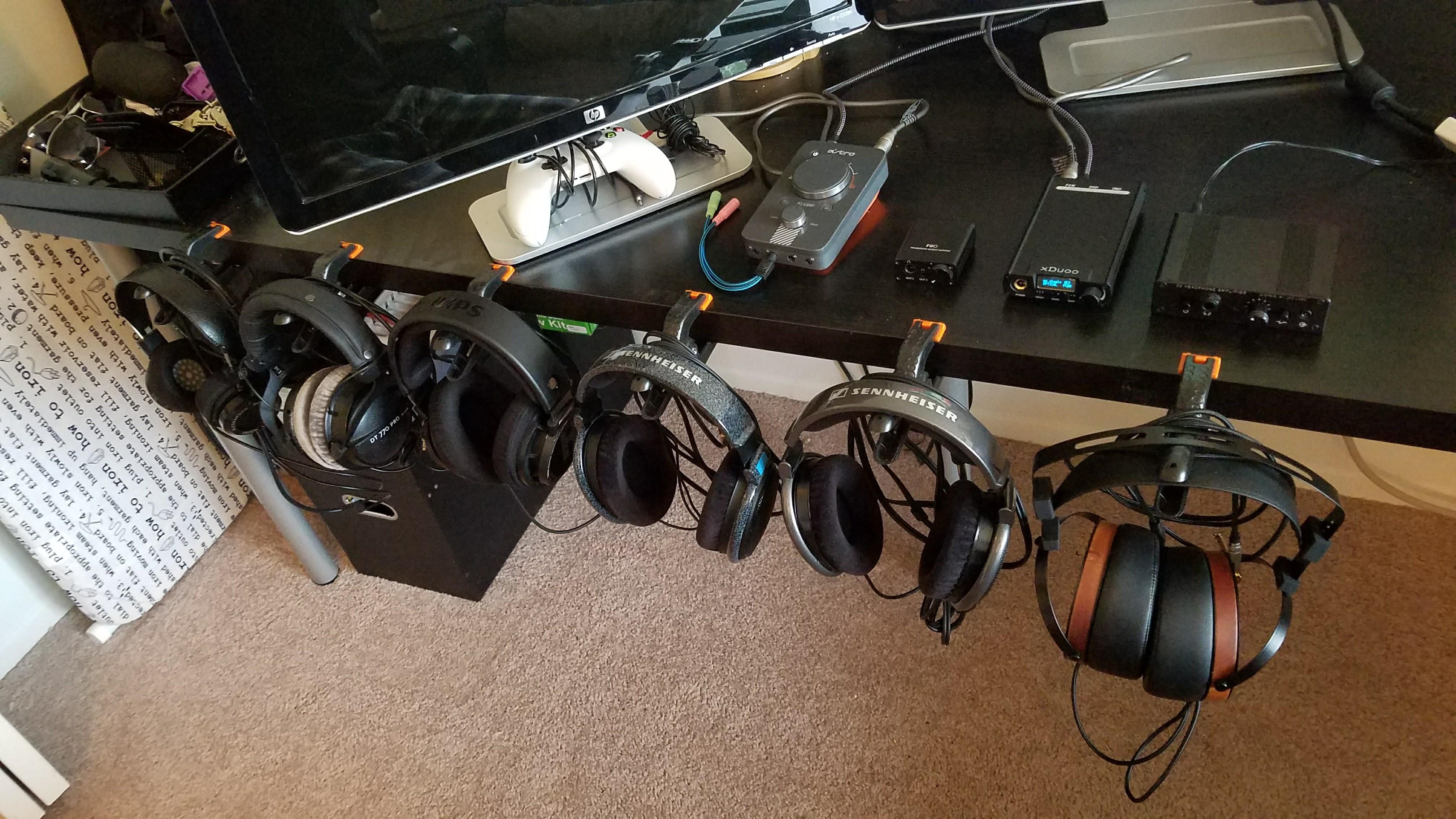 Multiple Headphone Rack .multiple headphones to one device via