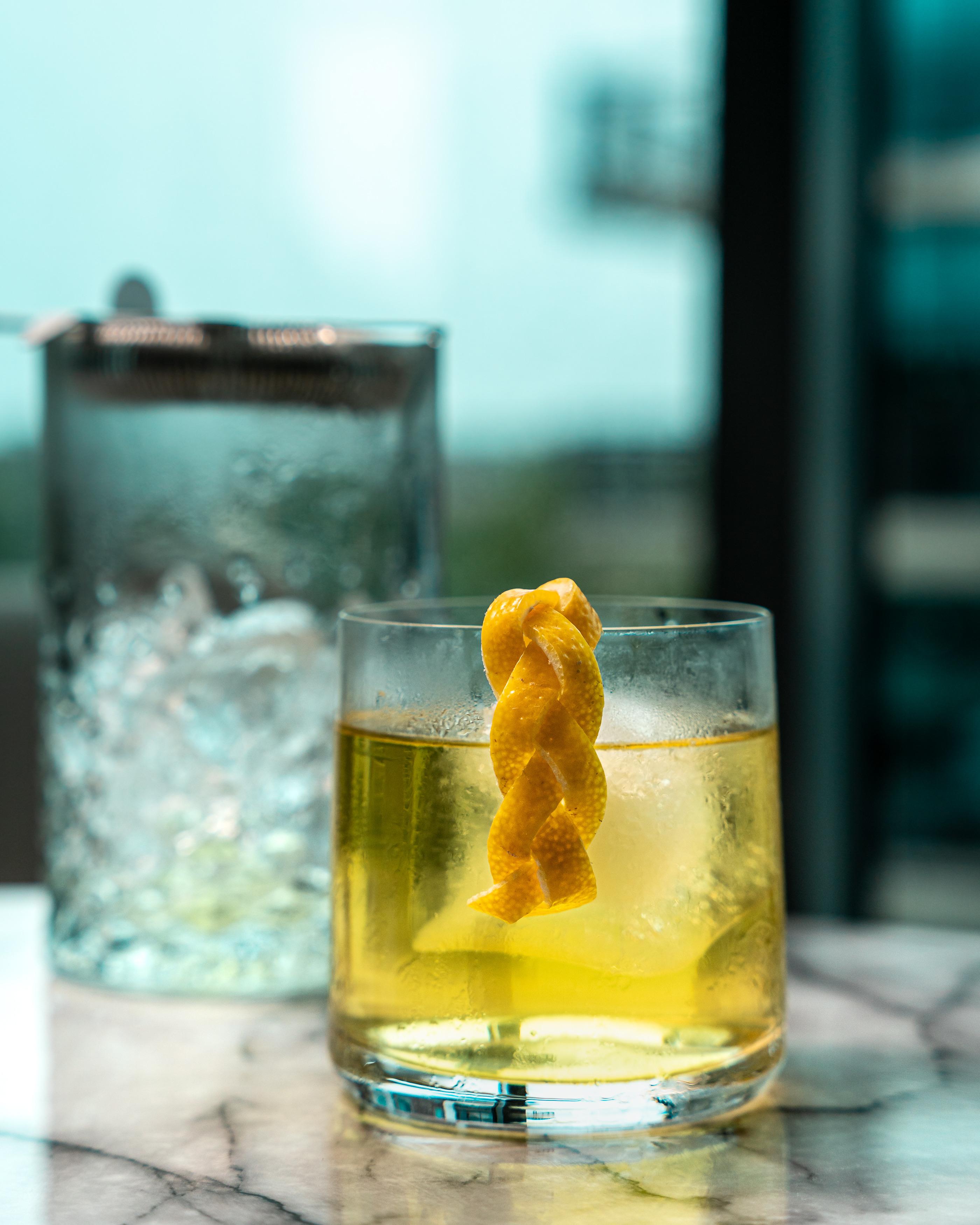 Lady in White — London Dry Gin, Chamomileinfused Dolin Blanc Vermouth