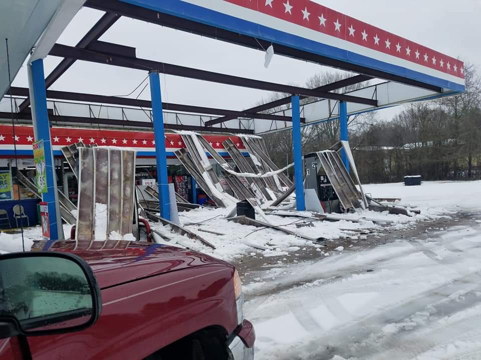 A Gas Station in MS unable to hold up to the severe cold weather. 217