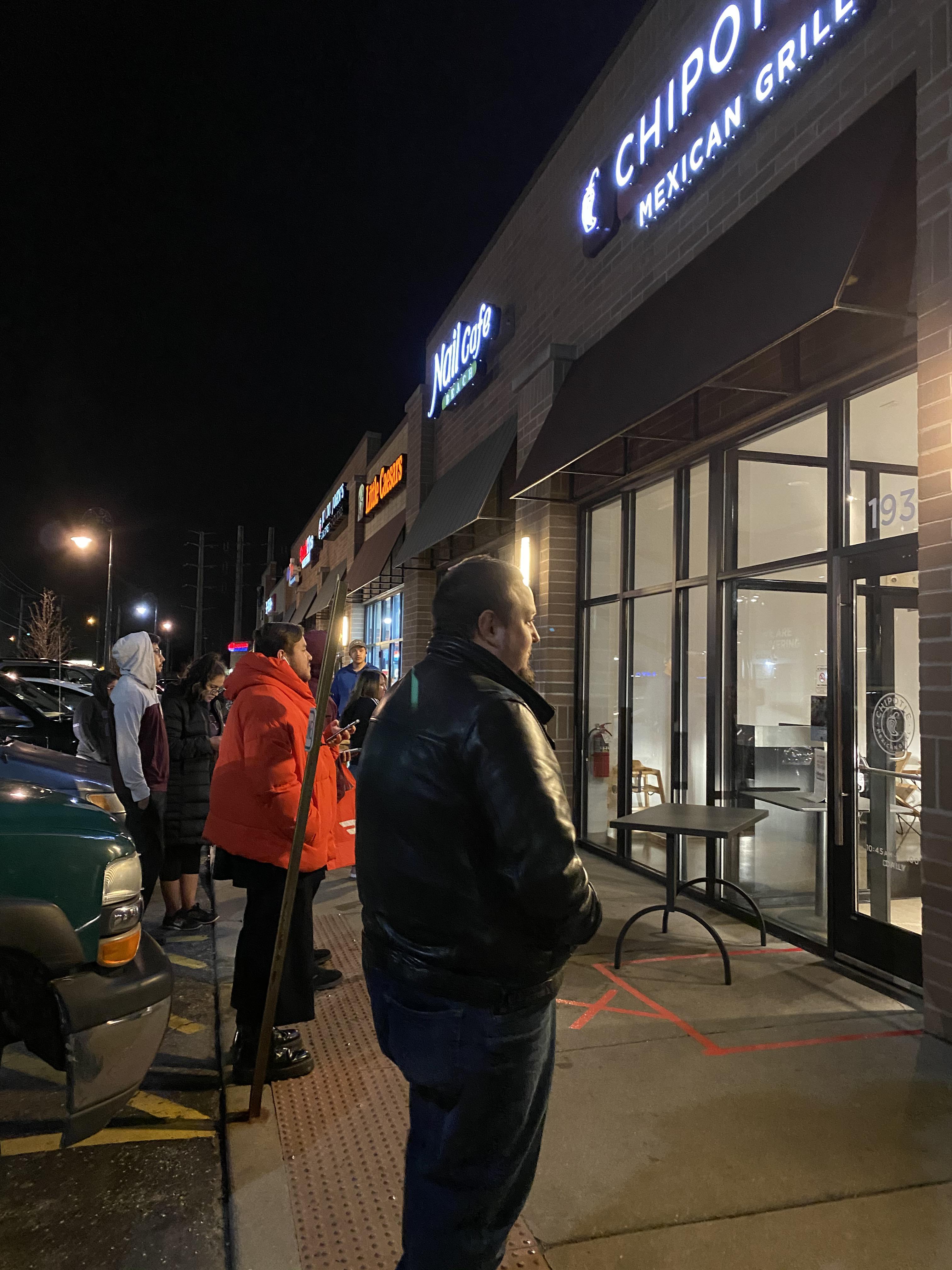 Chipotle 1 hour behind pick up time... r/doordash