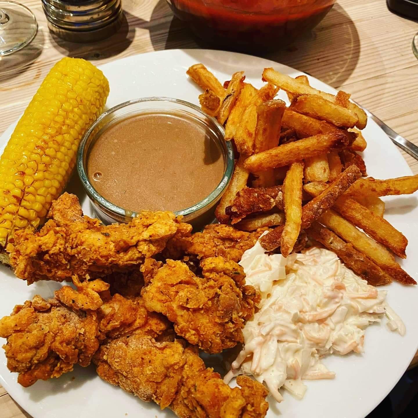 [Homemade] Kentucky Fried Chicken! (Including the gravy) r/food