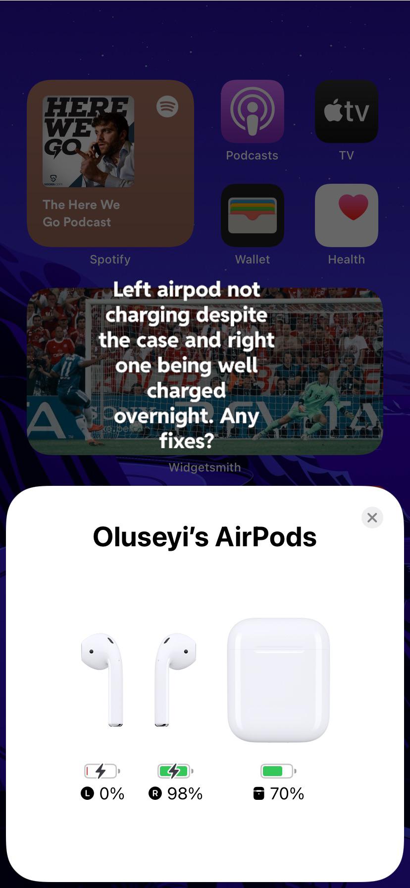 Airpods case flashes orange with both buds in the case, but then turns