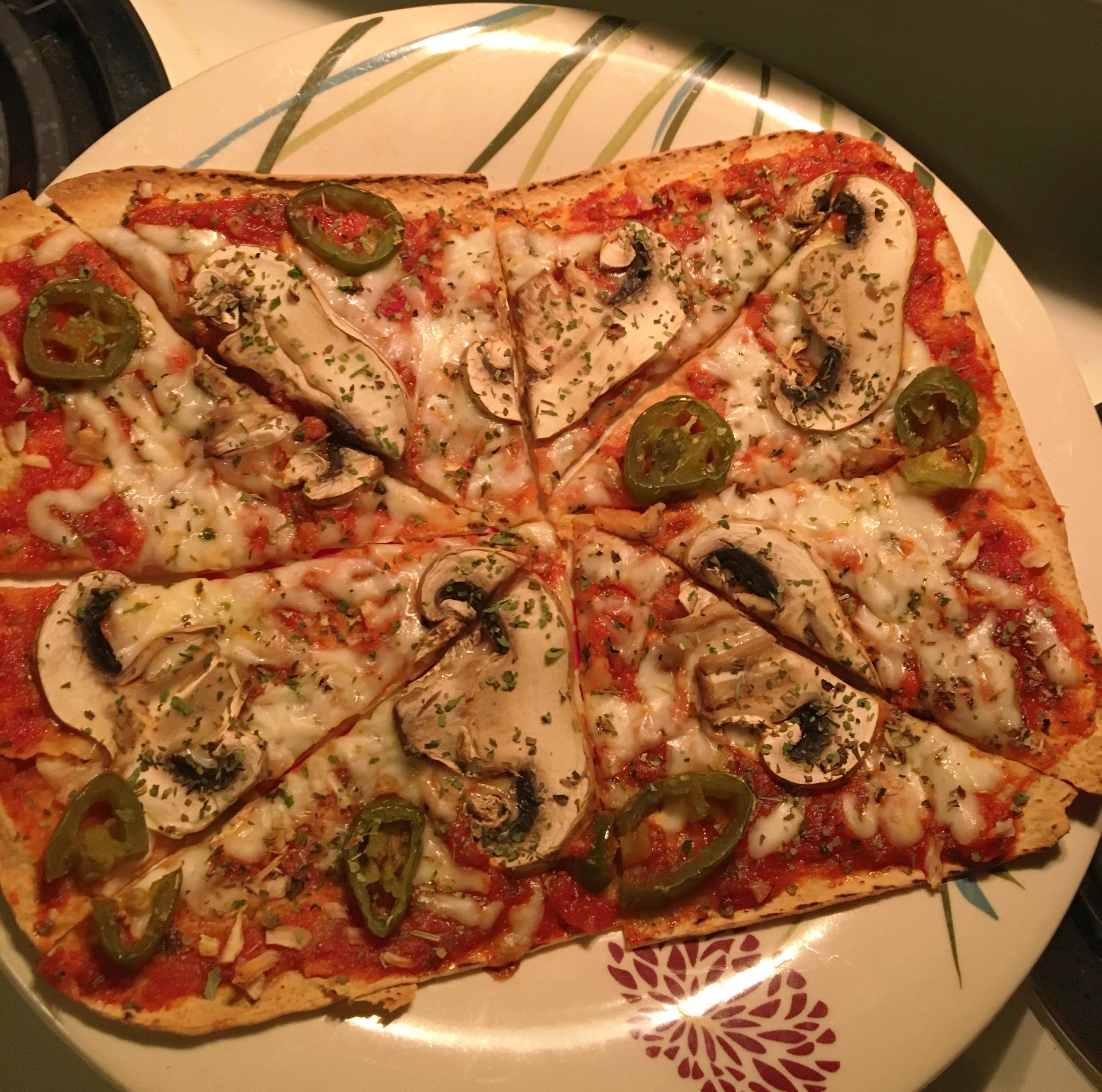 I finally managed to make a pizza under 200 calories! (196 calories to
