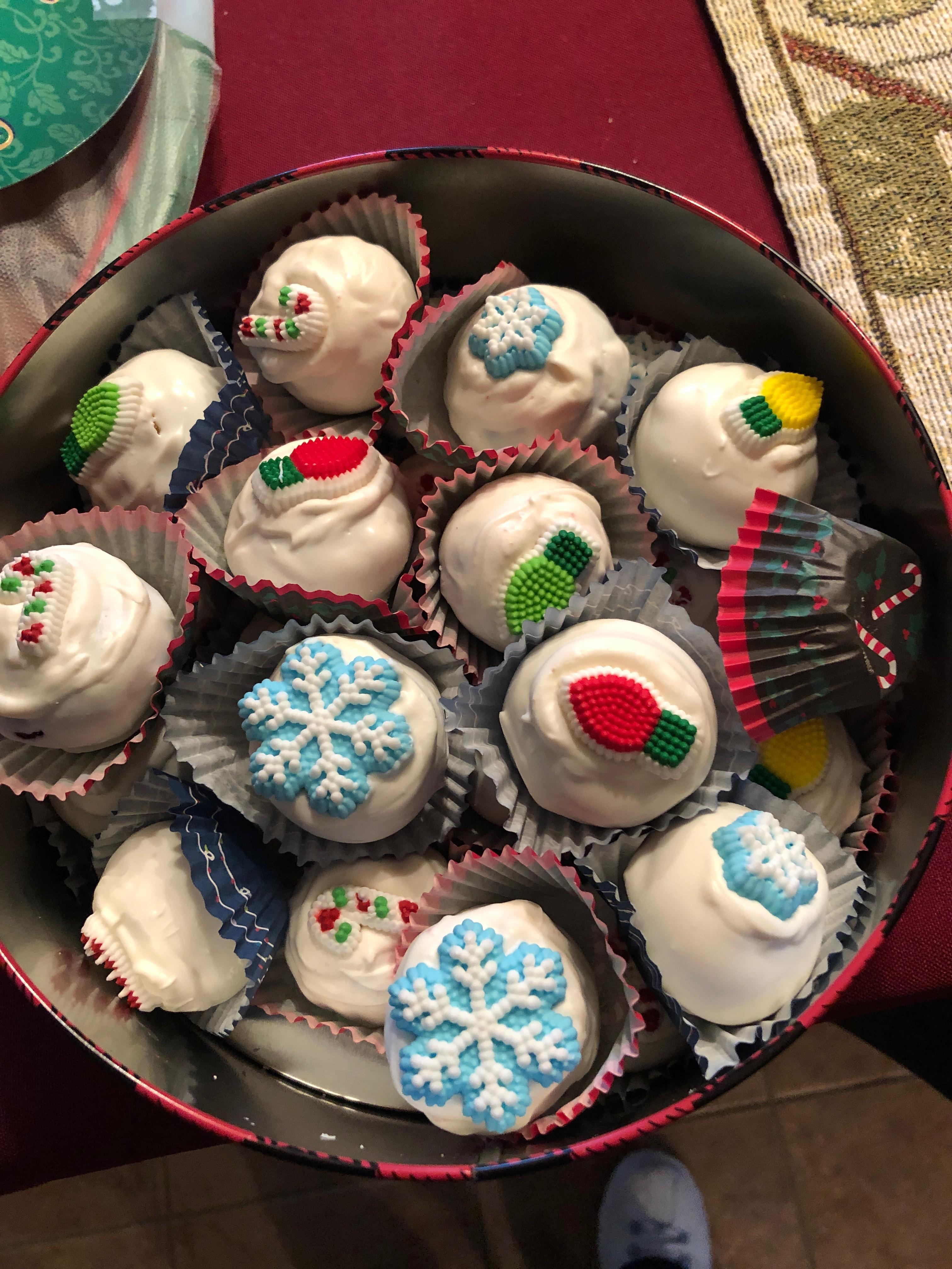 Cake Ball Christmas Ideas I made Christmas cake balls! r/Baking