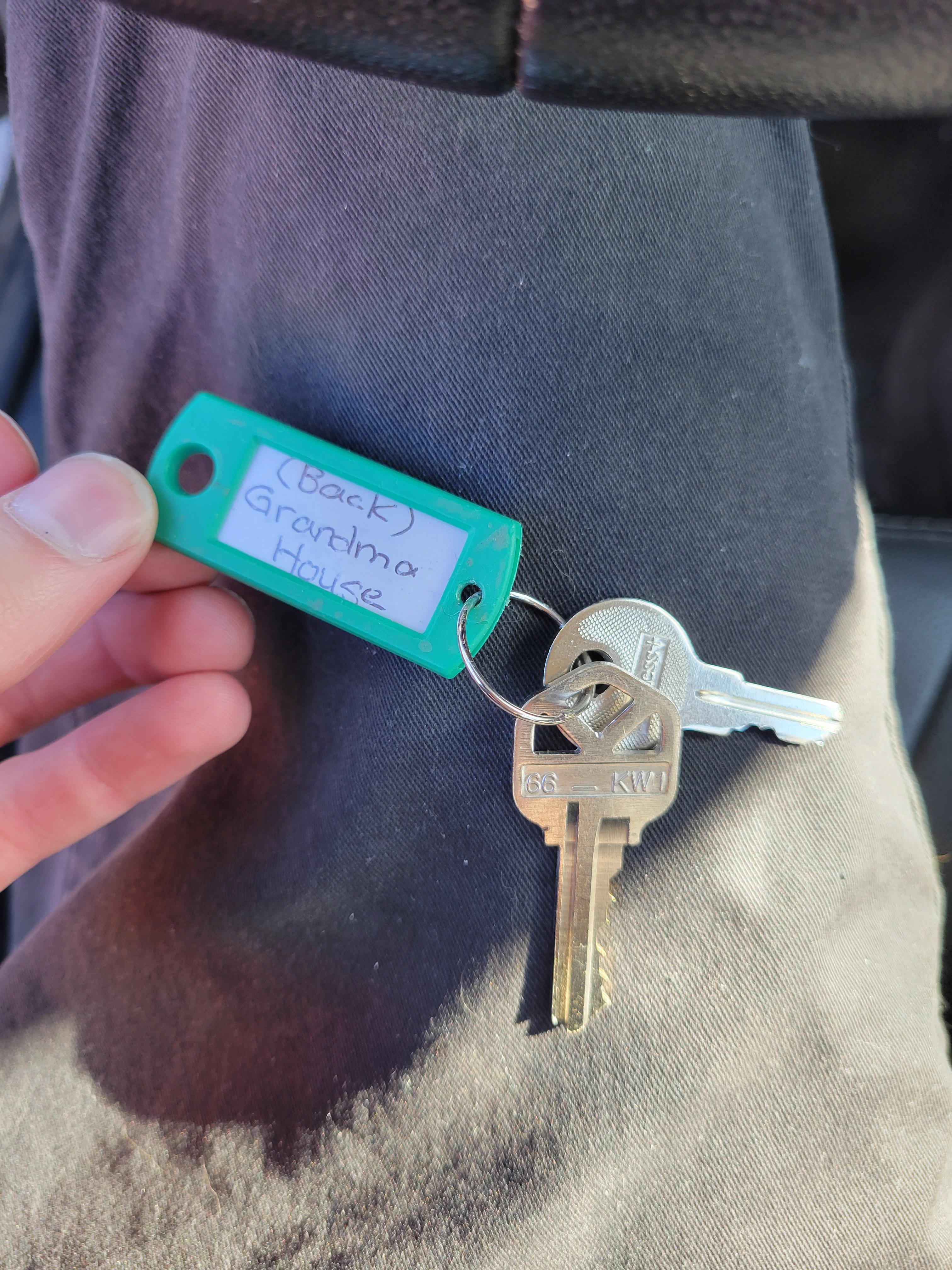 Found keys in parking lot of Lowe's on Laburnum. Going to give to staff
