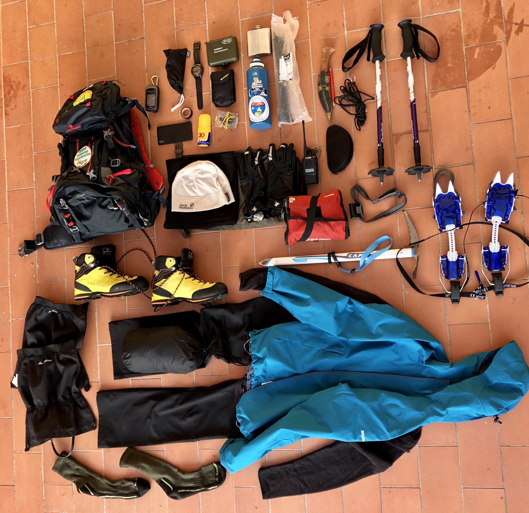 Winter hiking gear from Italy! r/knolling