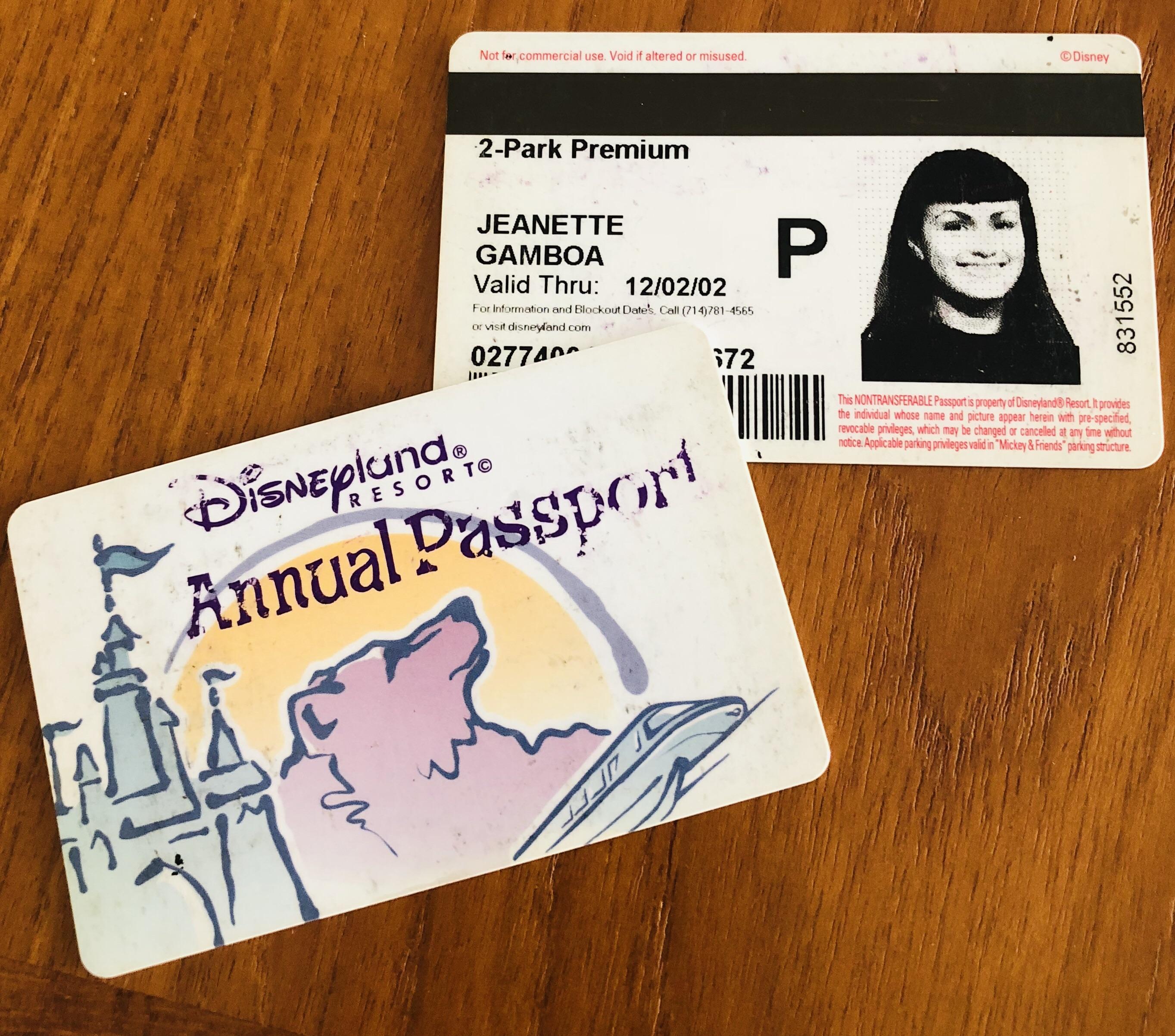 While doing a bit of cleaning, I found my old annual pass from 2002
