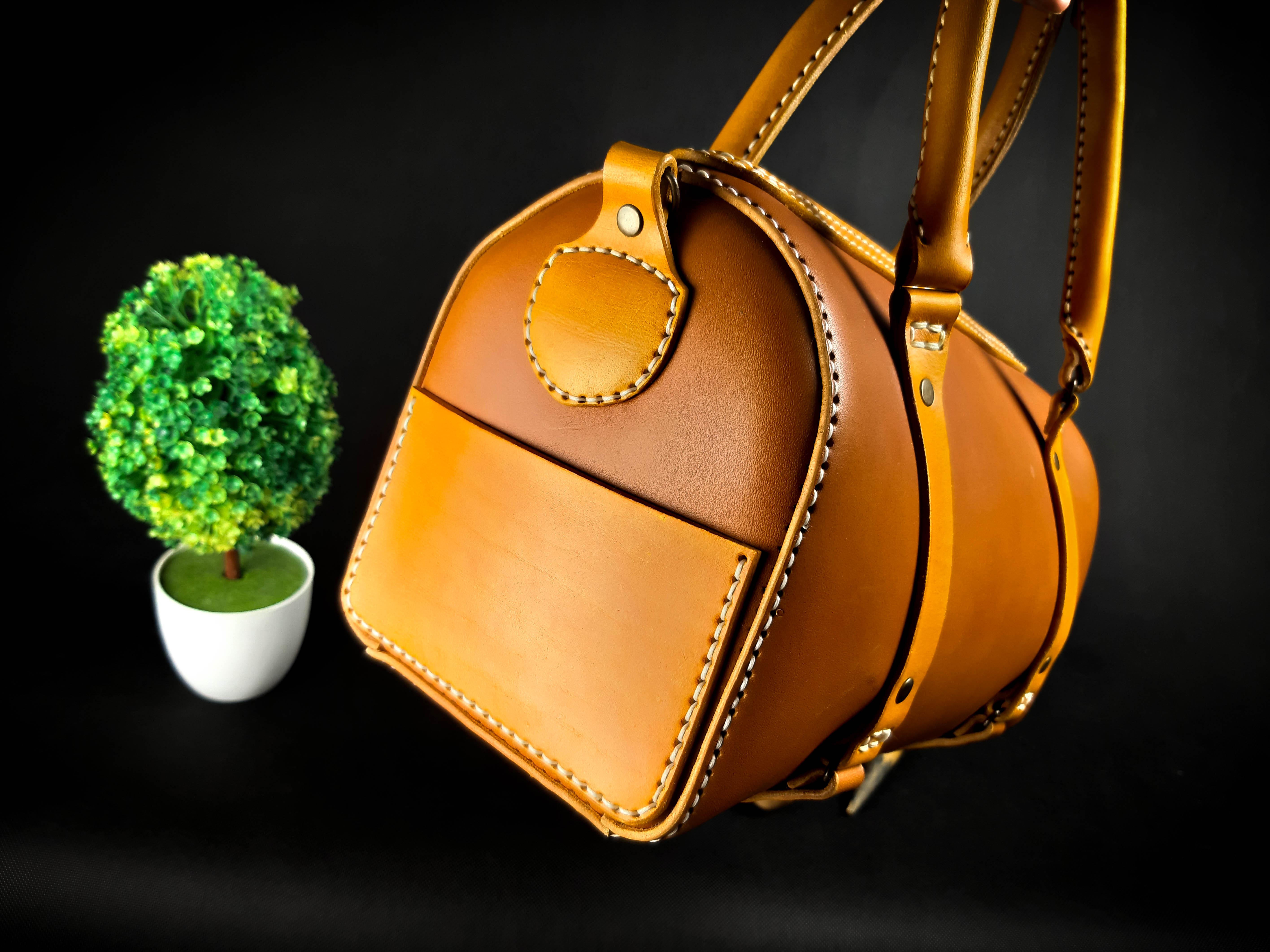 Leather handsewn bag by me r/Leathercraft