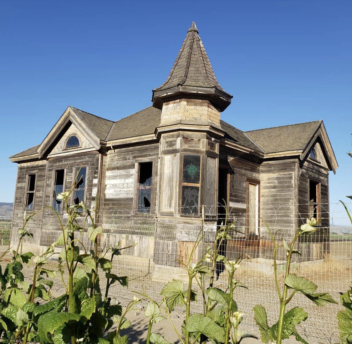 Abandoned home near Soledad, CA r/AbandonedPorn