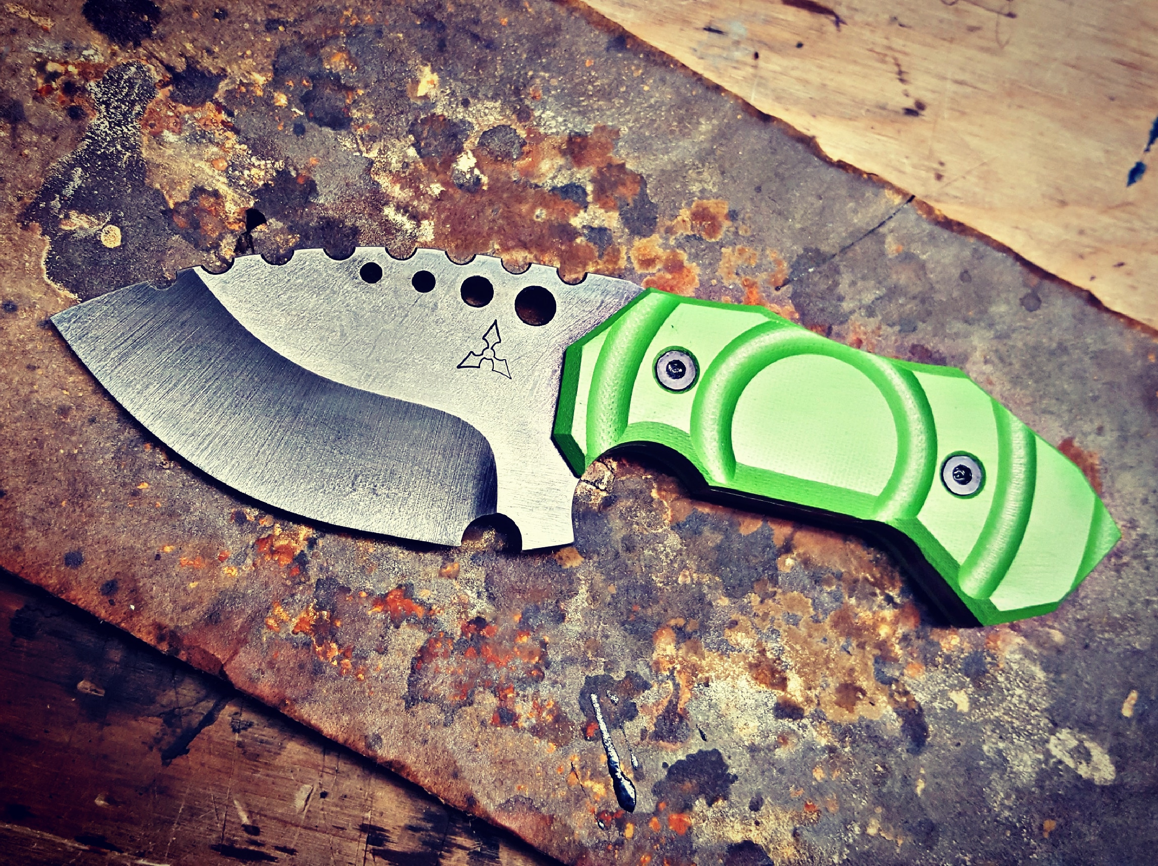 A little milling to these G10 handles on this Reaper. r/knives