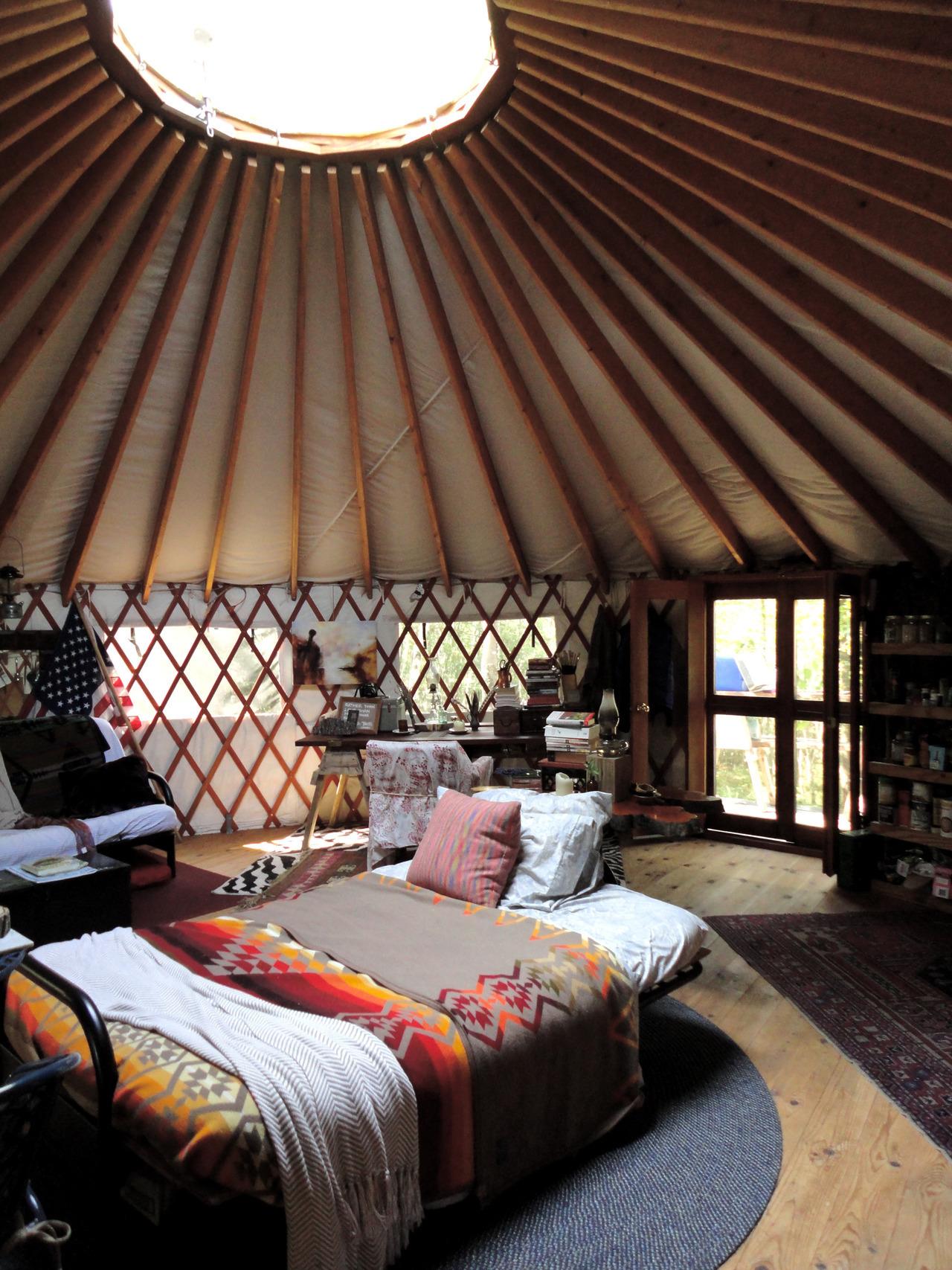 Jordan Luciano’s Yurt in Brownfield, Maine [1280 × 1707] r/CabinPorn