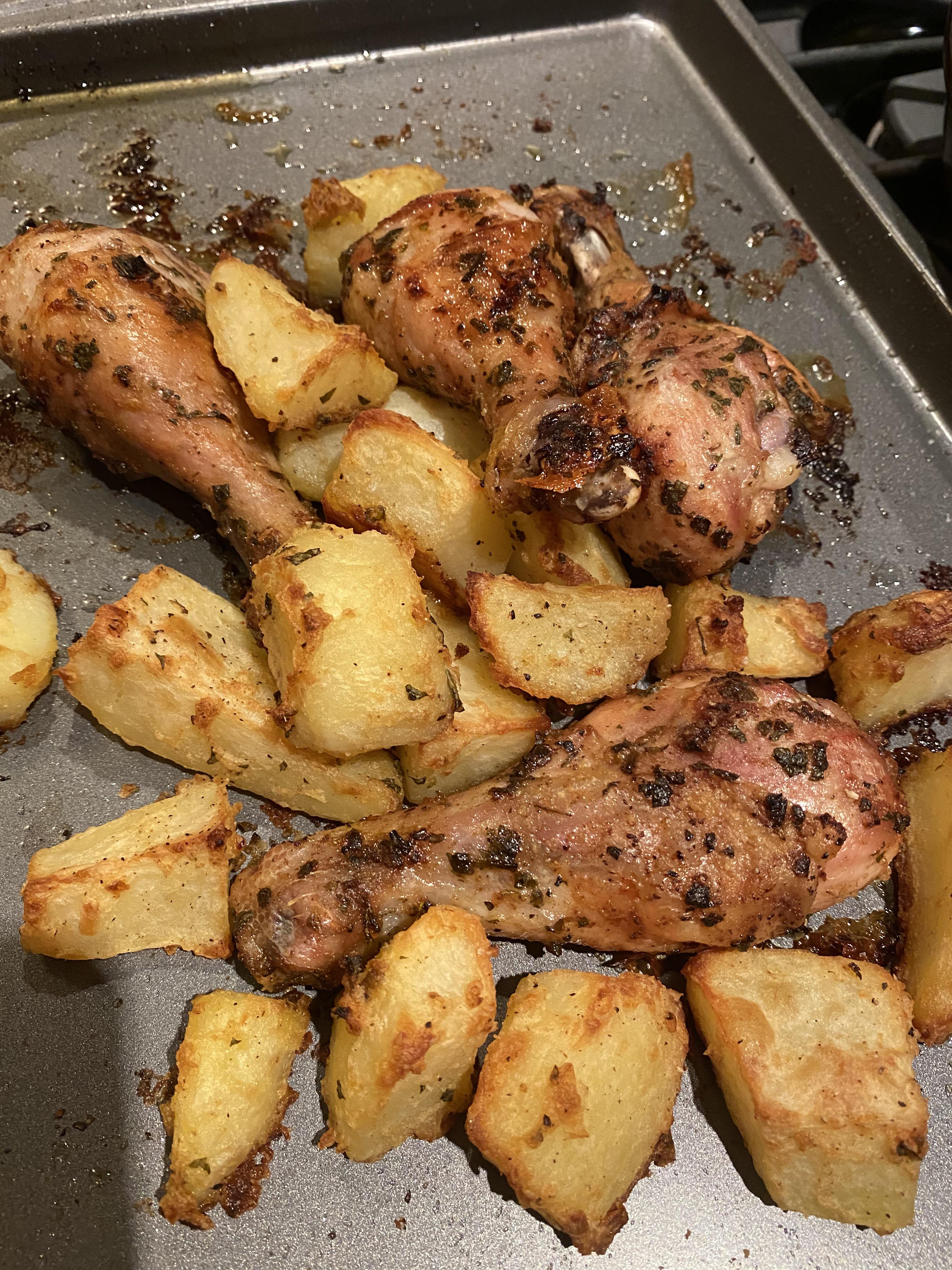 Roasted chicken legs and potatoes [homemade] r/food