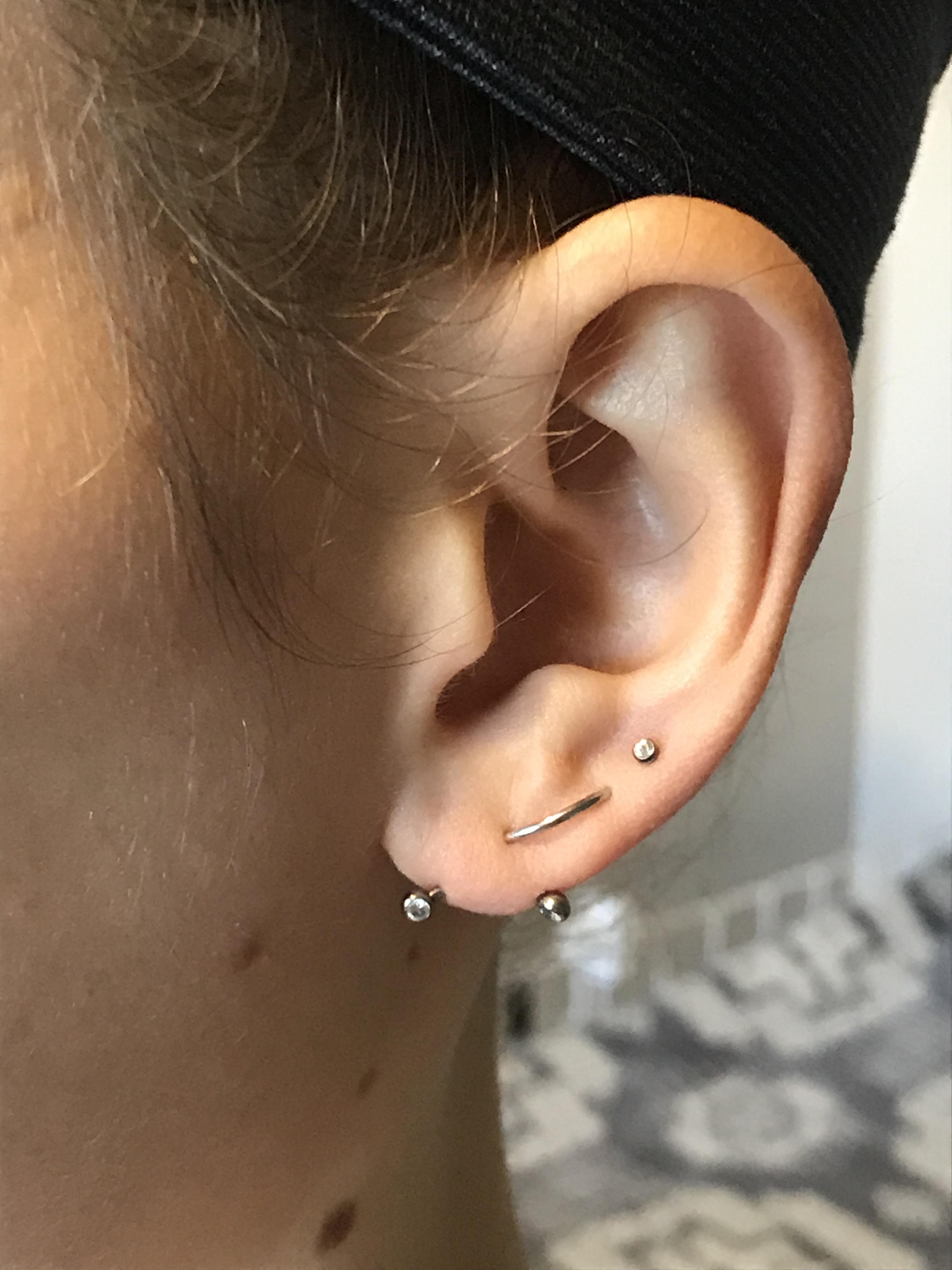 Transverse lobe piercing My set up r/bodymods