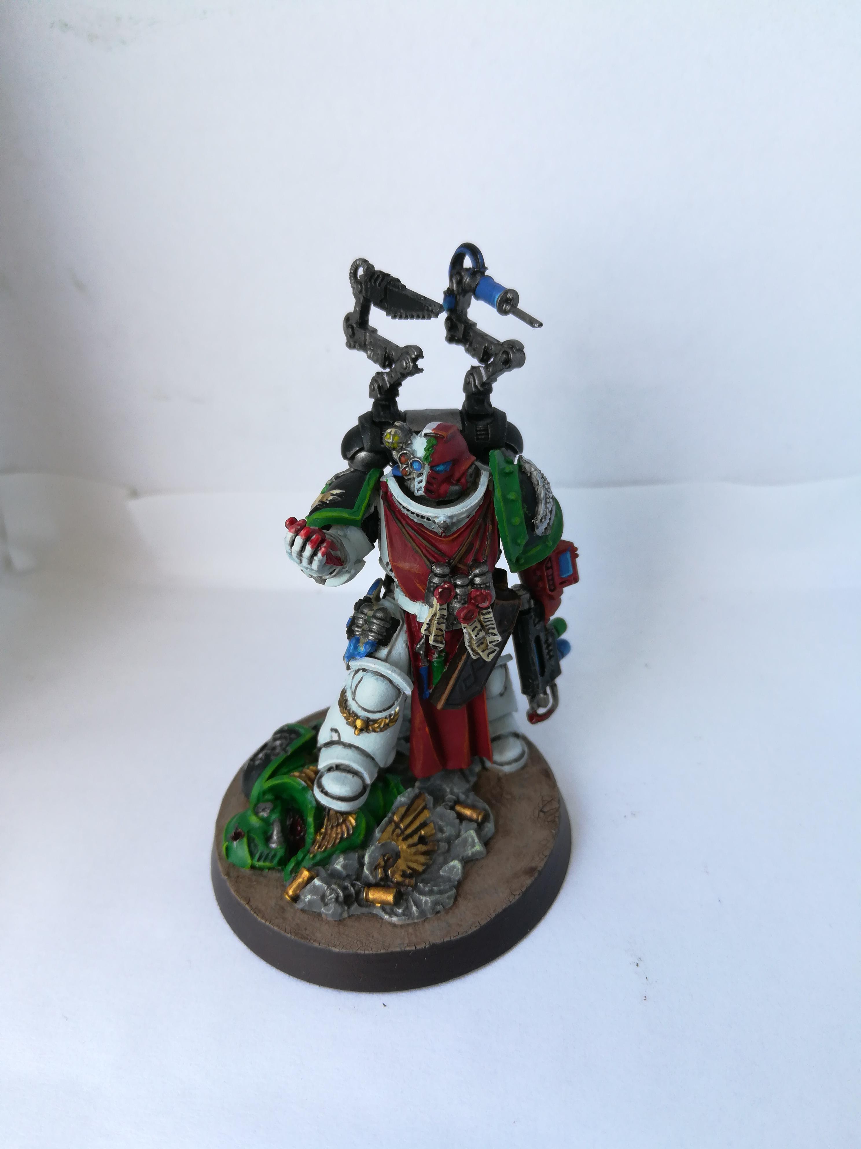 Salamanders apothecary. White is hard. Warhammer40k