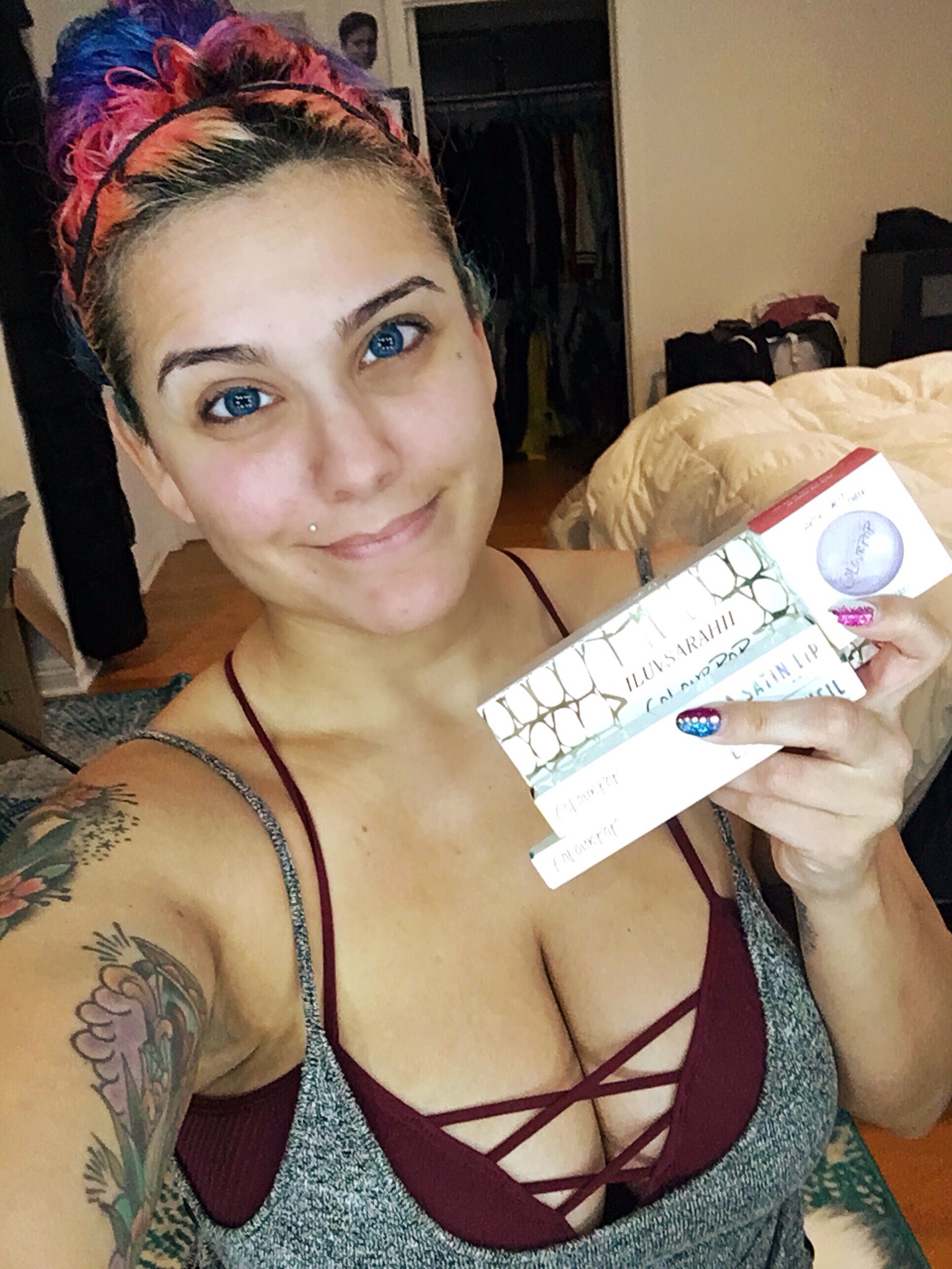 ZombieUnicorn (Natalie Casanova) : 2busty2hide