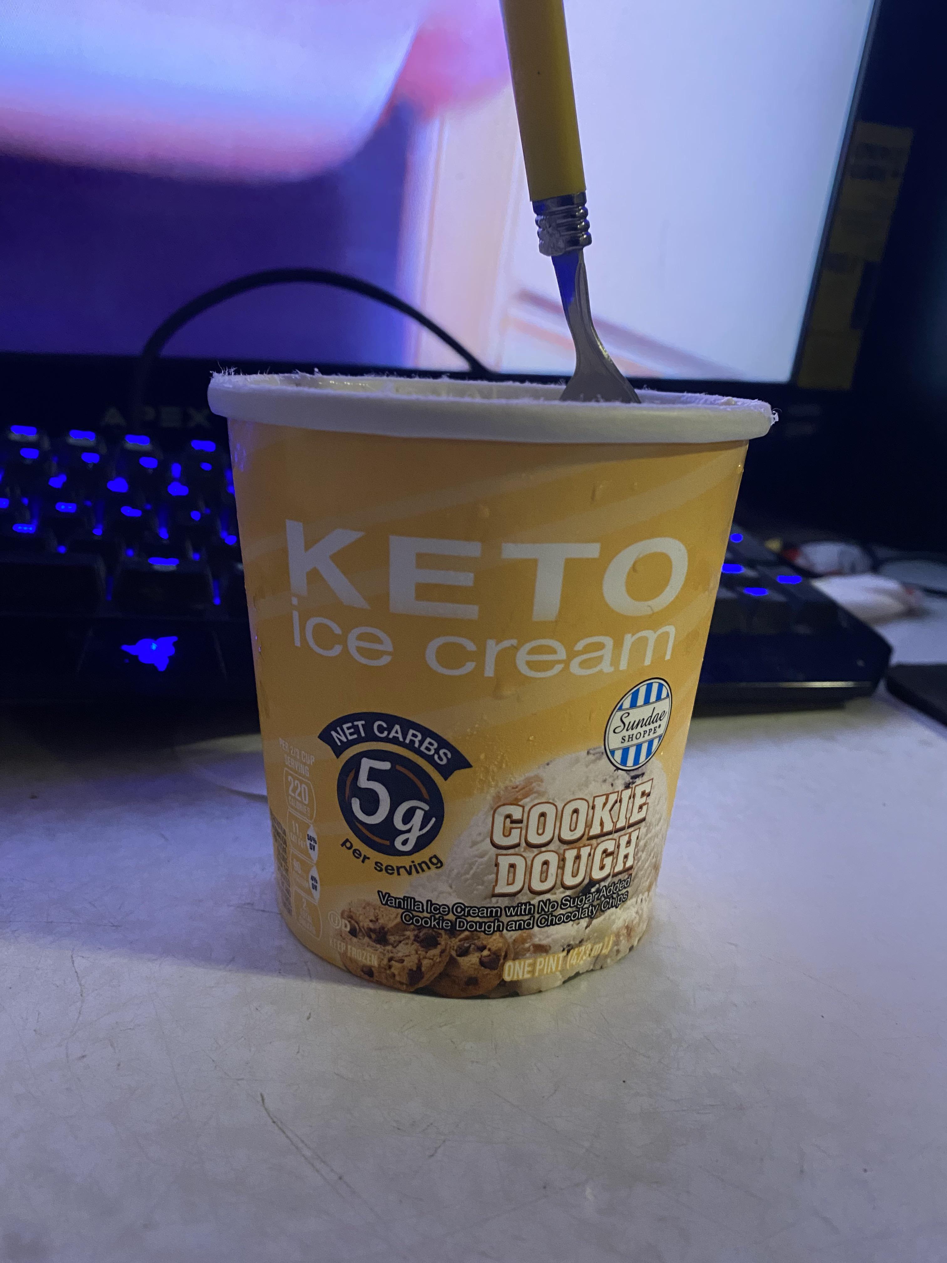 Aldi’s keto ice cream is definitely my new favorite dessert 🍨 only 5G a
