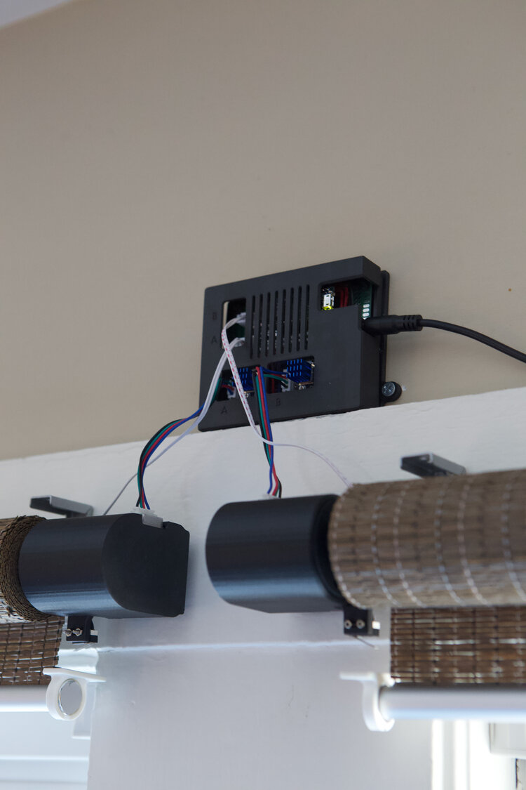 I designed and printed HomeKit enabled motorized brackets for my IKEA