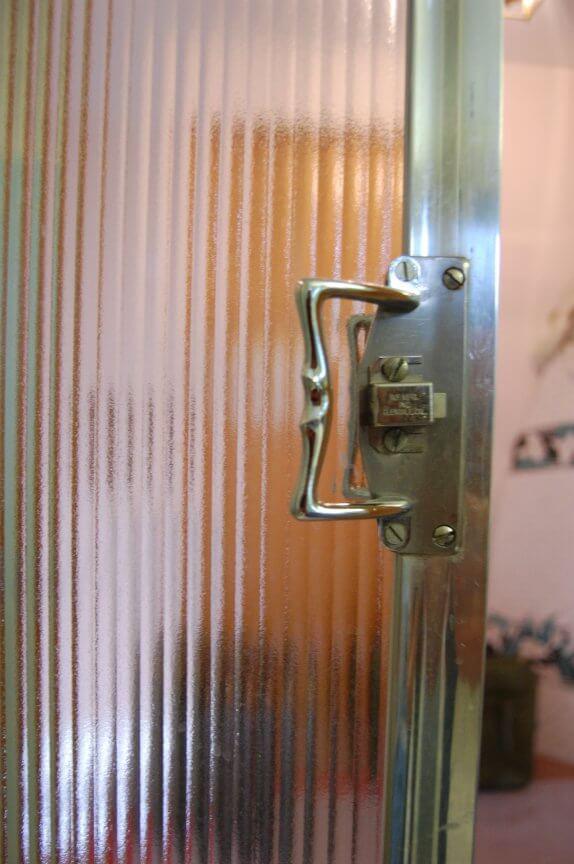 Plastic shower doors that look like glass r/HelpMeFind