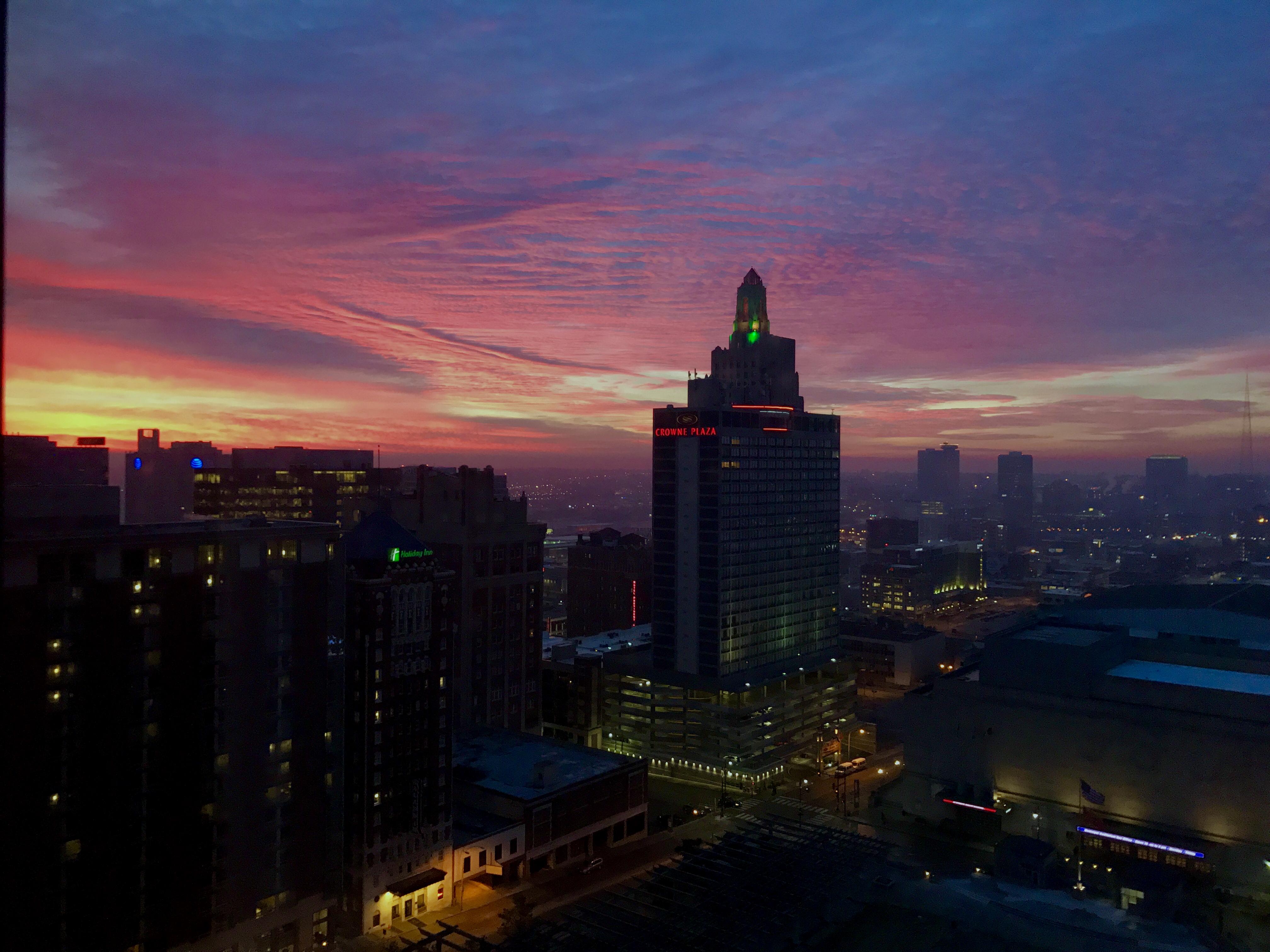 Sunrise over Kansas City, MO [OC] [4032x3024] CityPorn