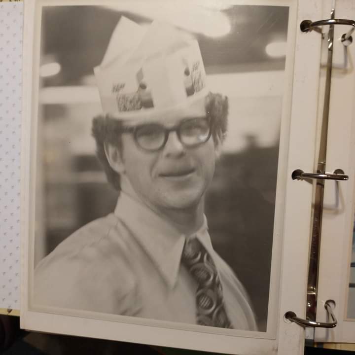 My dad was a manager at a Burger Chef back in 1974 r/OldSchoolCool